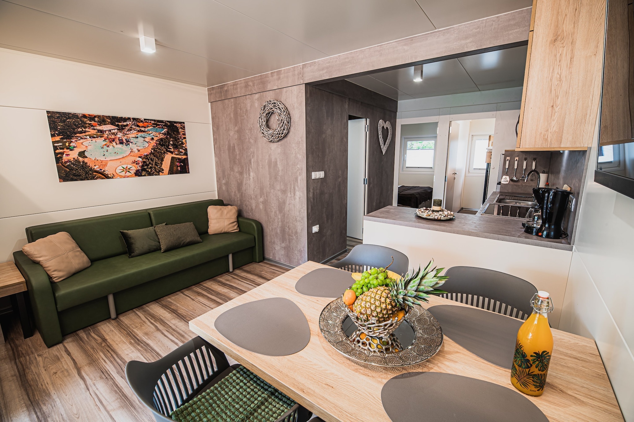 Lake Serenity Premium Mobile Homes with Thermal Riviera Tickets - Three Bedroom Mobile Home 15\/024-Woonkamer