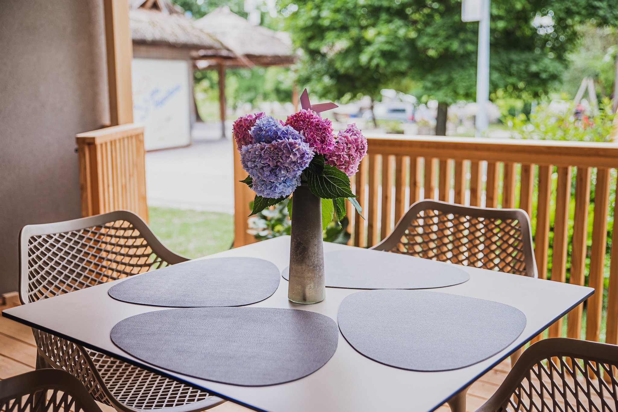 Lake Serenity Premium Mobile Homes with Thermal Riviera Tickets - Three Bedroom Mobile Home 15\/024-Woonkamer
