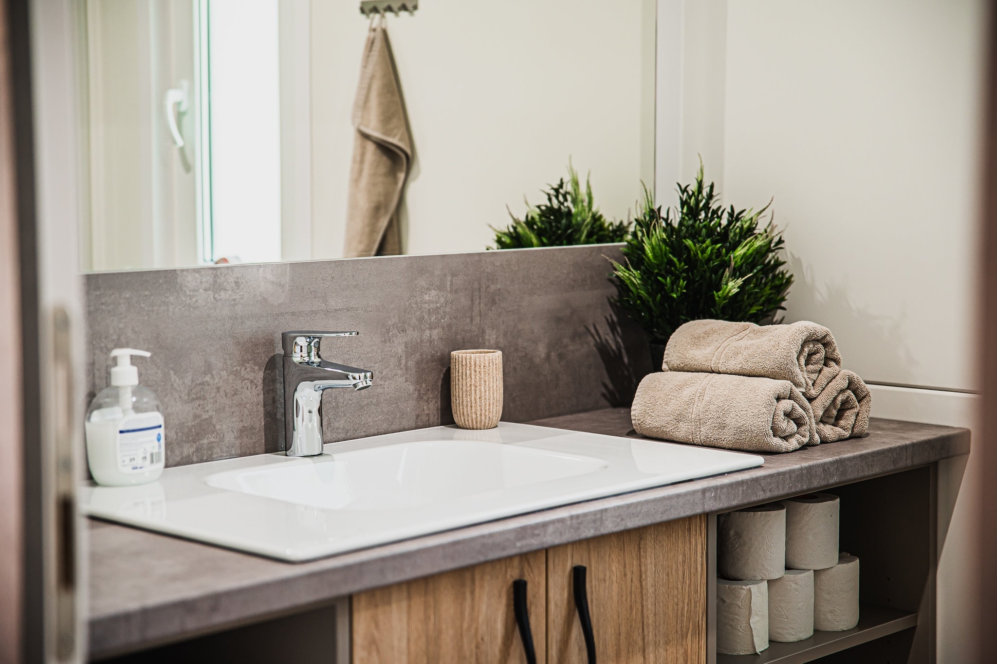 Lake Serenity Premium Mobile Homes with Thermal Riviera Tickets - Three Bedroom Mobile Home 15\/026-Badkamer