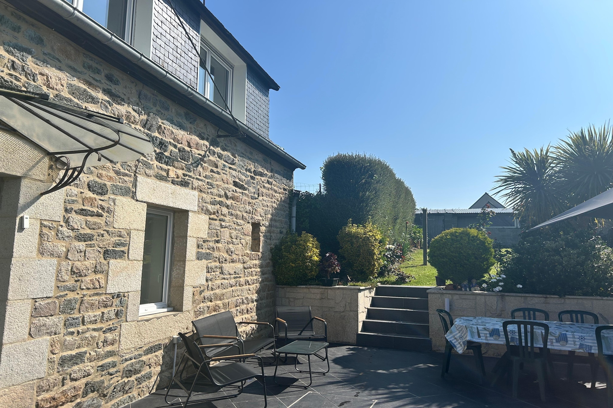 Maison avec terrasse sud et jardin clos Paimpol-Buitenkant zomer