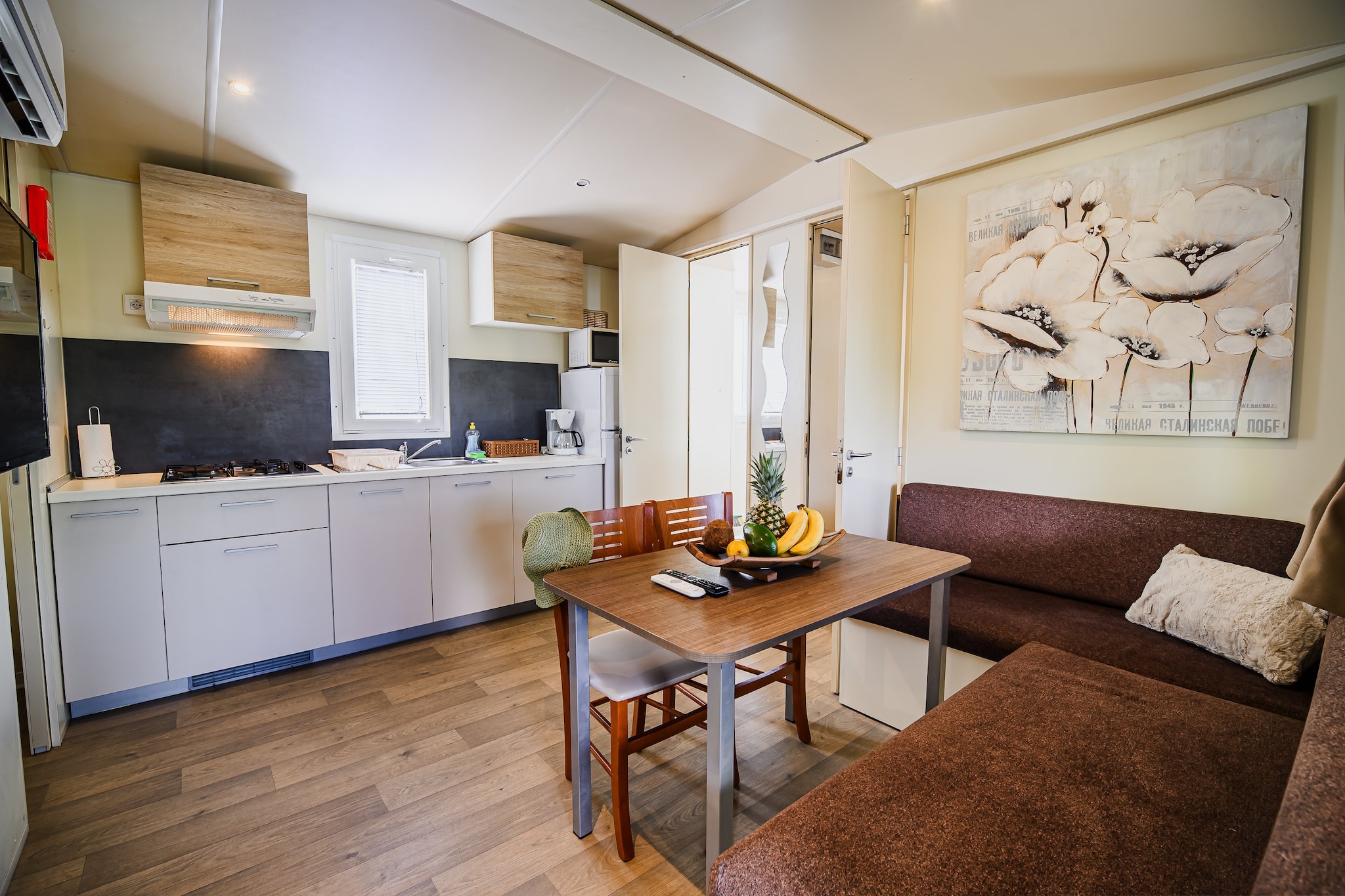 Waterside Retreat Mobile Homes with Thermal Riviera Tickets - Three Bedroom Mobile Home with Lake View  (owner 2)-Slaapkamer