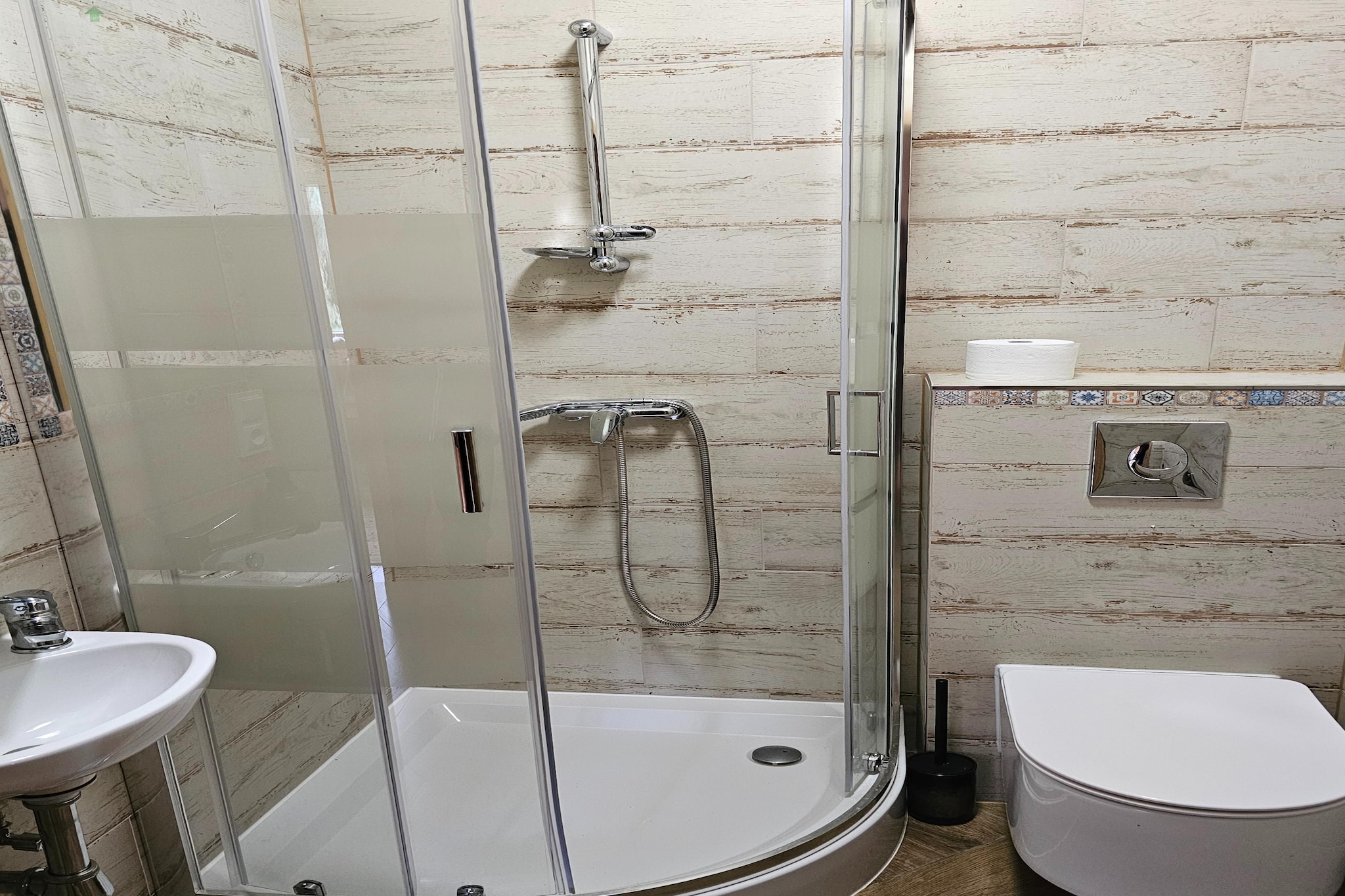 	Domek wakacyjny NIEZAPOMINAJKA dla max 4 osób Grąbczyn-Badkamer
