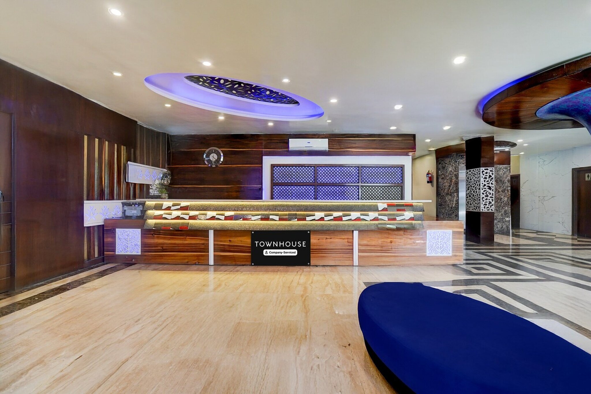 Ground floor: (bedroom(double bed, TV, seating area, air conditioning, lift, Towels for a fee, telephone, Floor mattress), bathroom(bathtub or shower, shower, washbasin, toilet, shampoo, body soap))