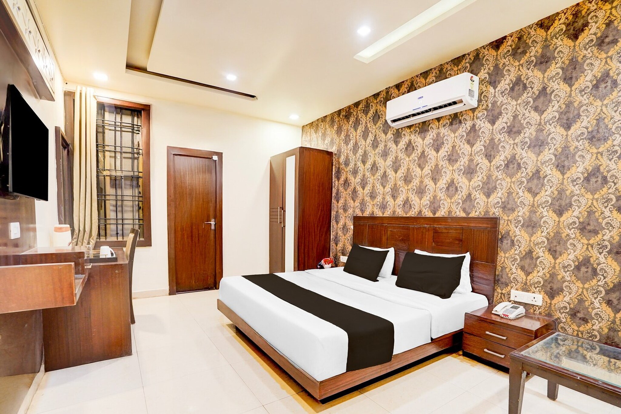 Super Townhouse Lalghati Near Airport