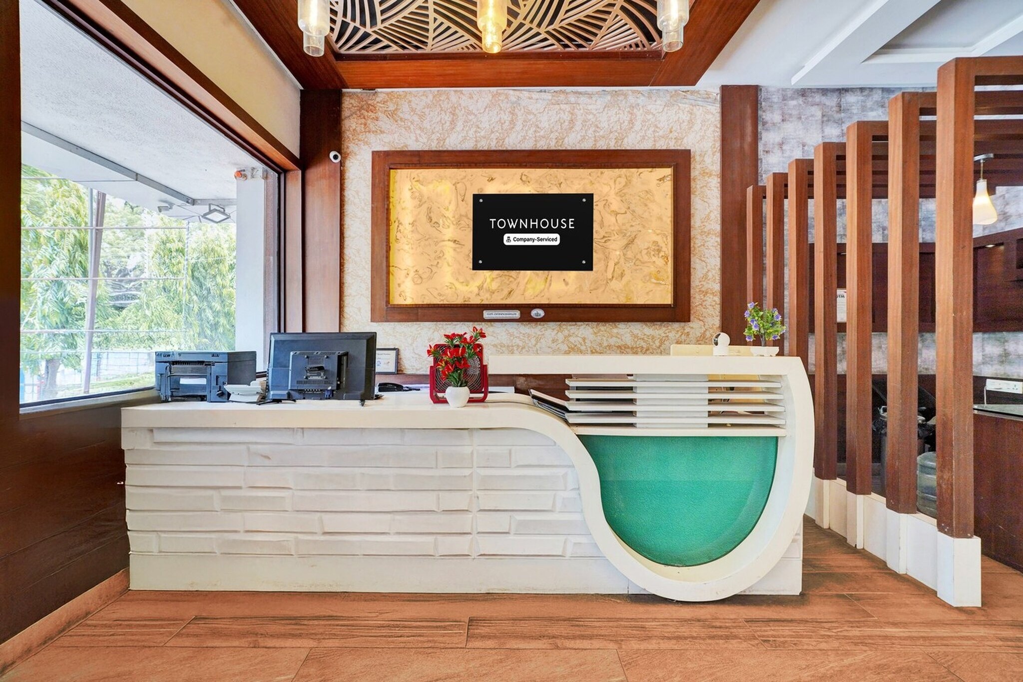Ground floor: (bedroom(double bed, TV, seating area, air conditioning, telephone), bathroom(bathtub or shower, shower, washbasin, toilet, Towels incl., shampoo, body soap, hot water), parking)
