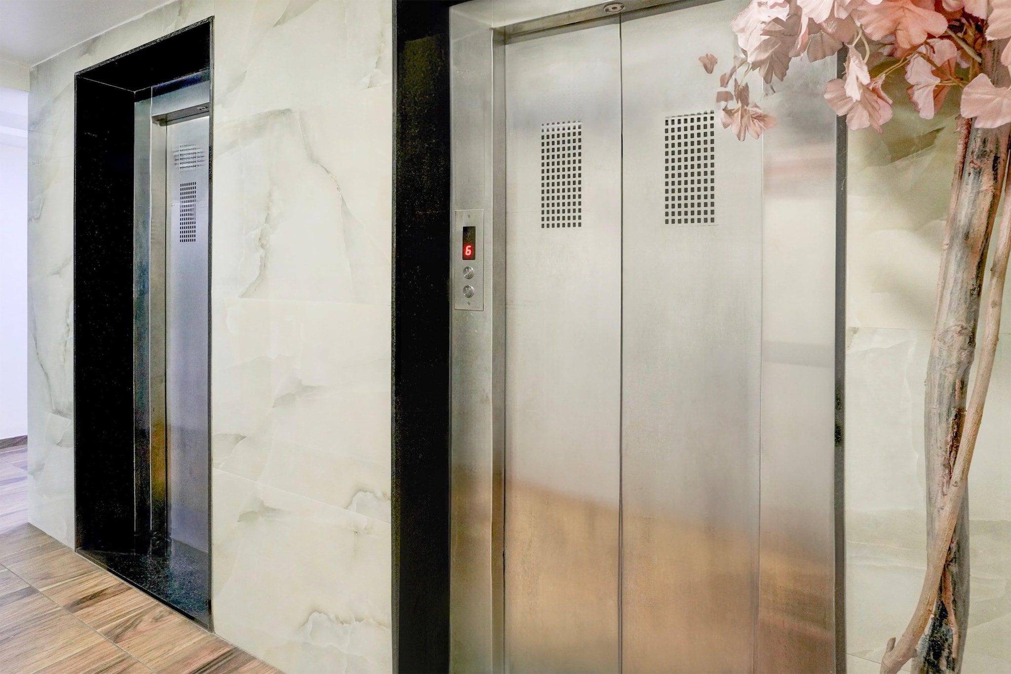 Super Townhouse Anand Formerly Hotel The Maison