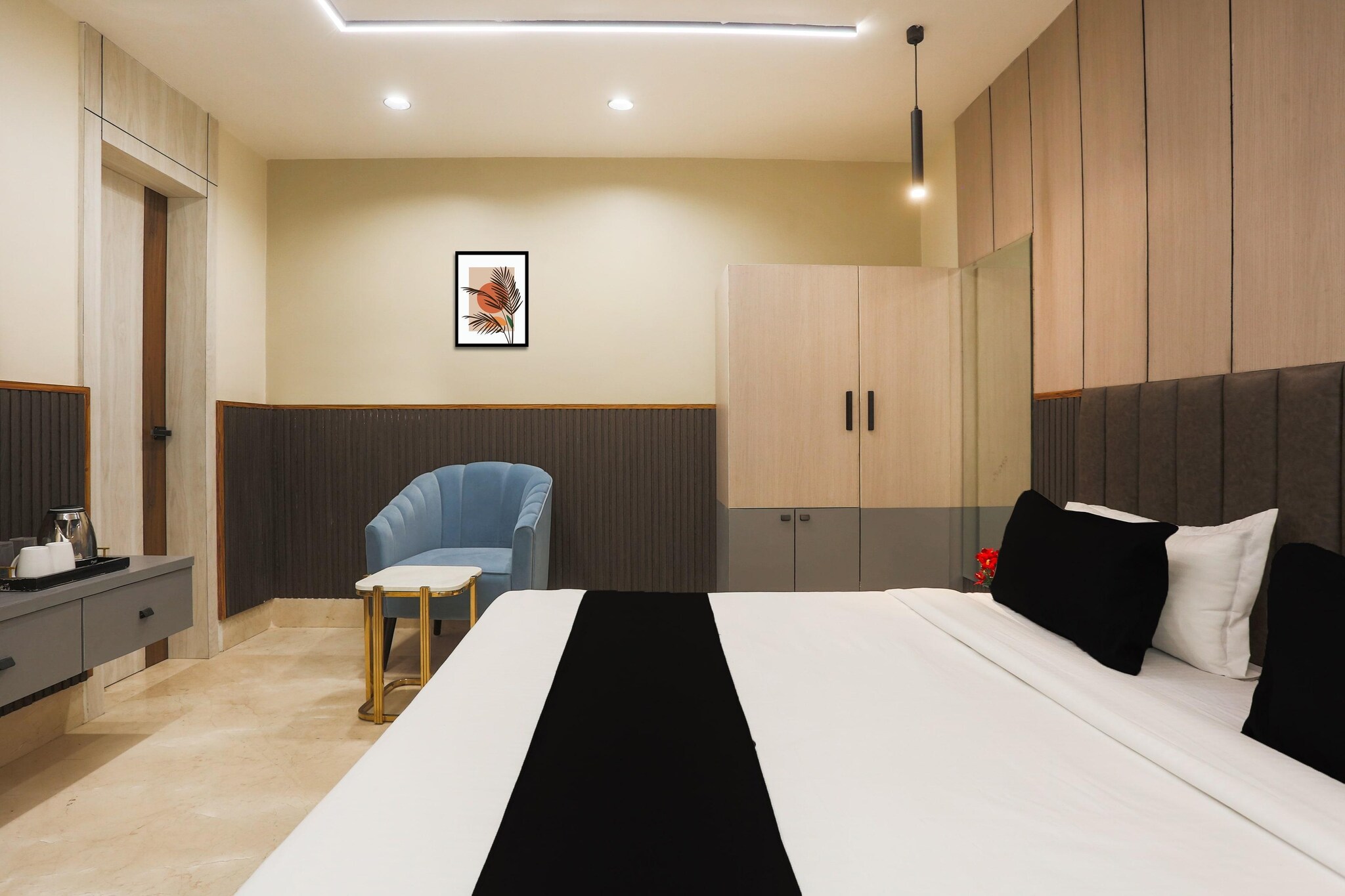 Cosy Stays at Hisar Heritage Plaza