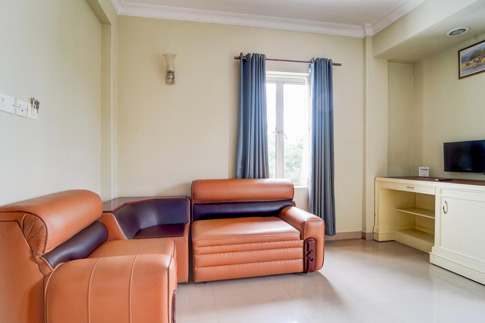 Ground floor: (bedroom(double bed, TV, seating area, air conditioning, lift, Towels for a fee, telephone), bathroom(bathtub or shower, shower, washbasin, toilet, shampoo, body soap))
