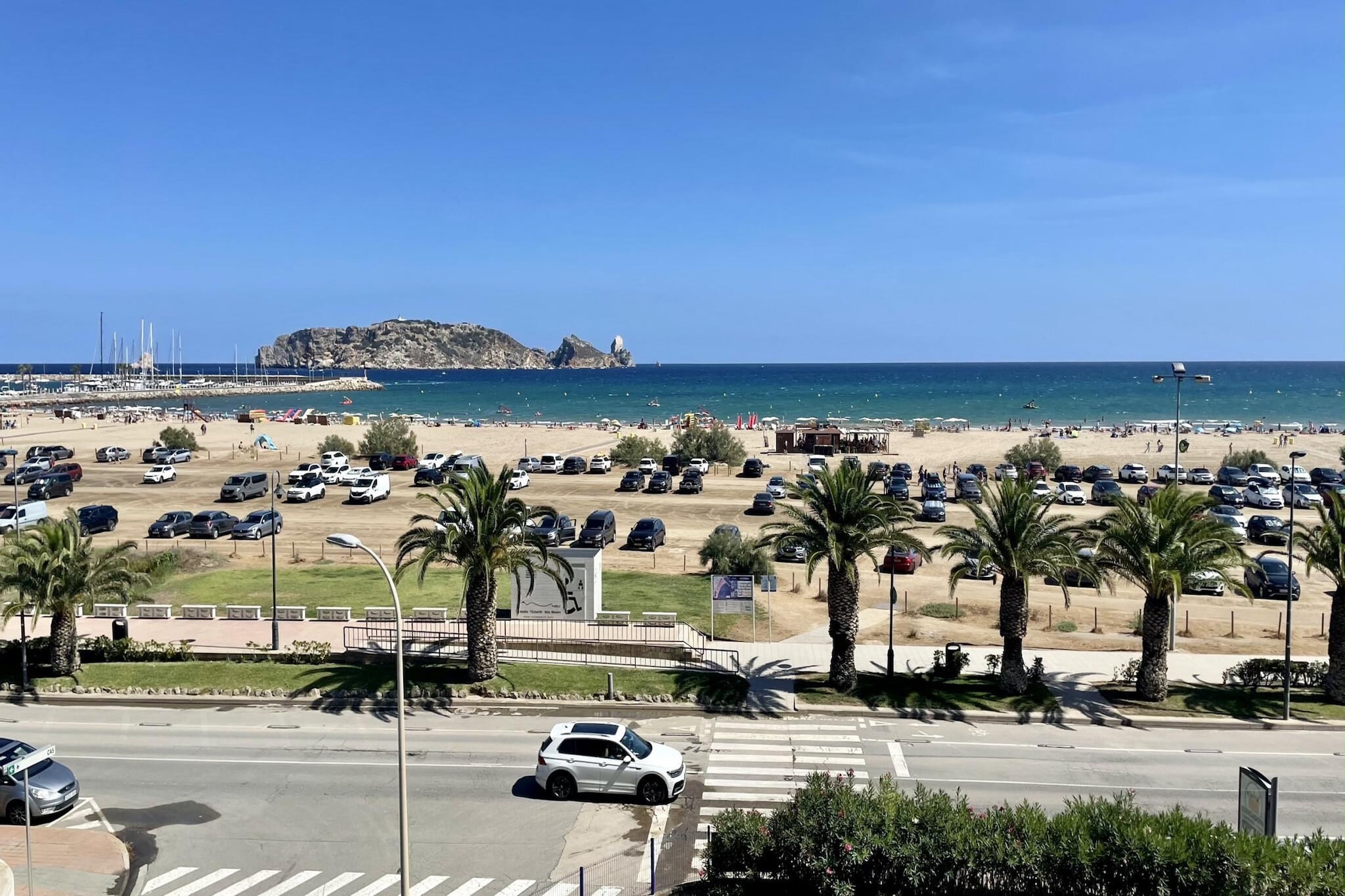 CATALONIA 3-9-Uitzicht zomer