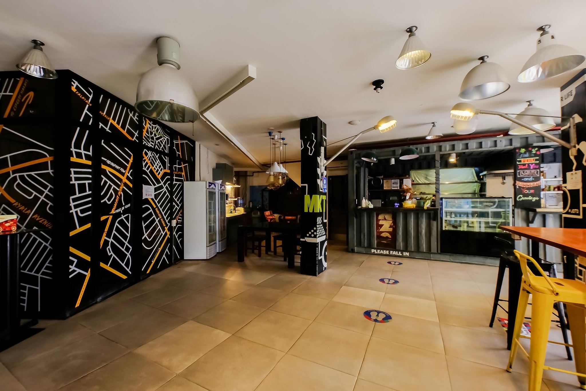 Spacious Quad Retreat at Trendy Hostel – Manila