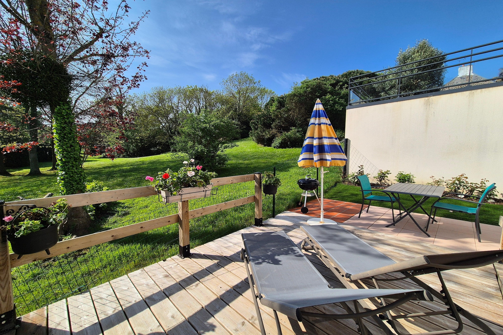 Joli rez-de-jardin avec terrasse sud plage 800 m-Terrasbalkon