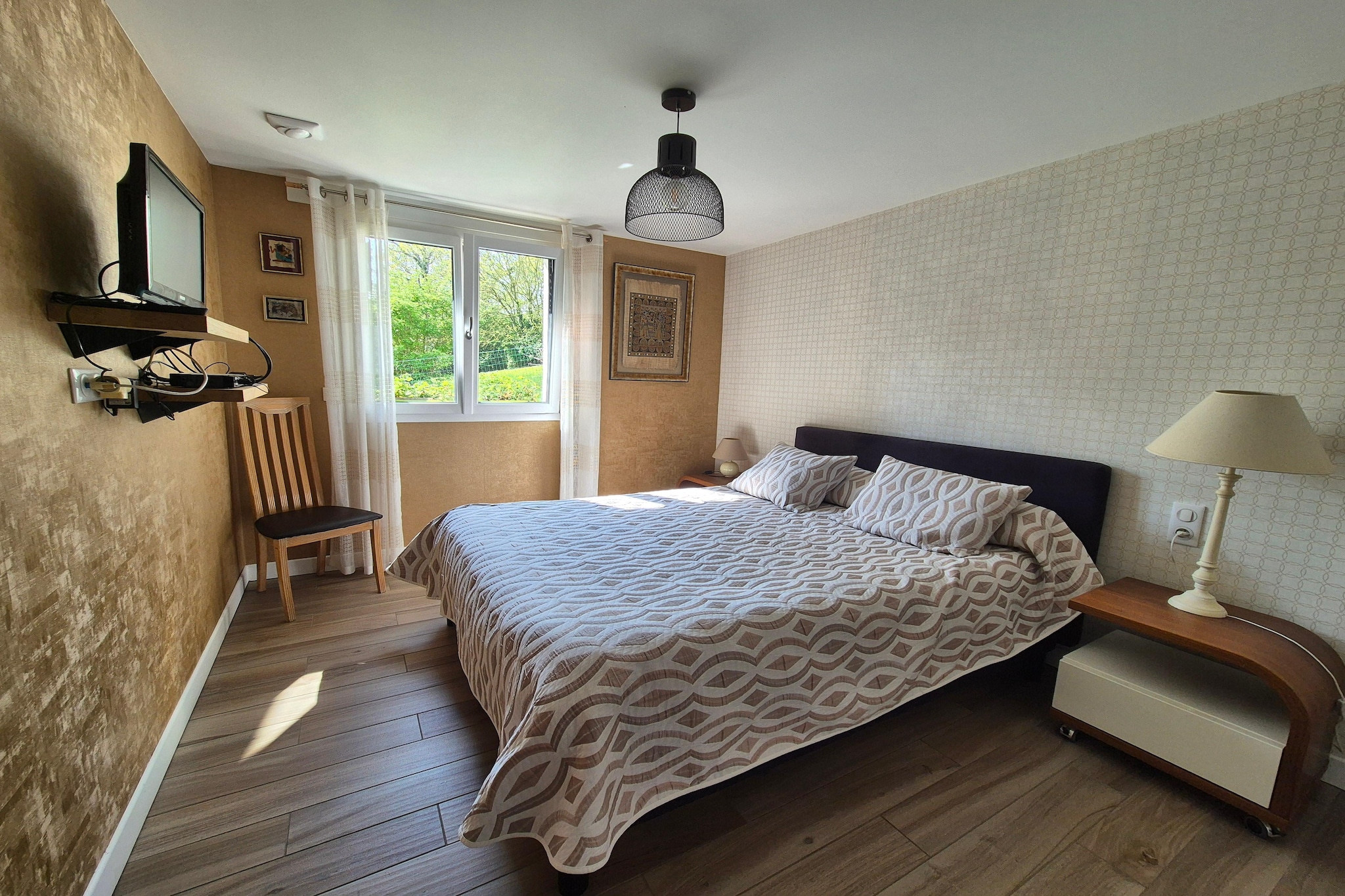 Joli rez-de-jardin avec terrasse sud plage 800 m