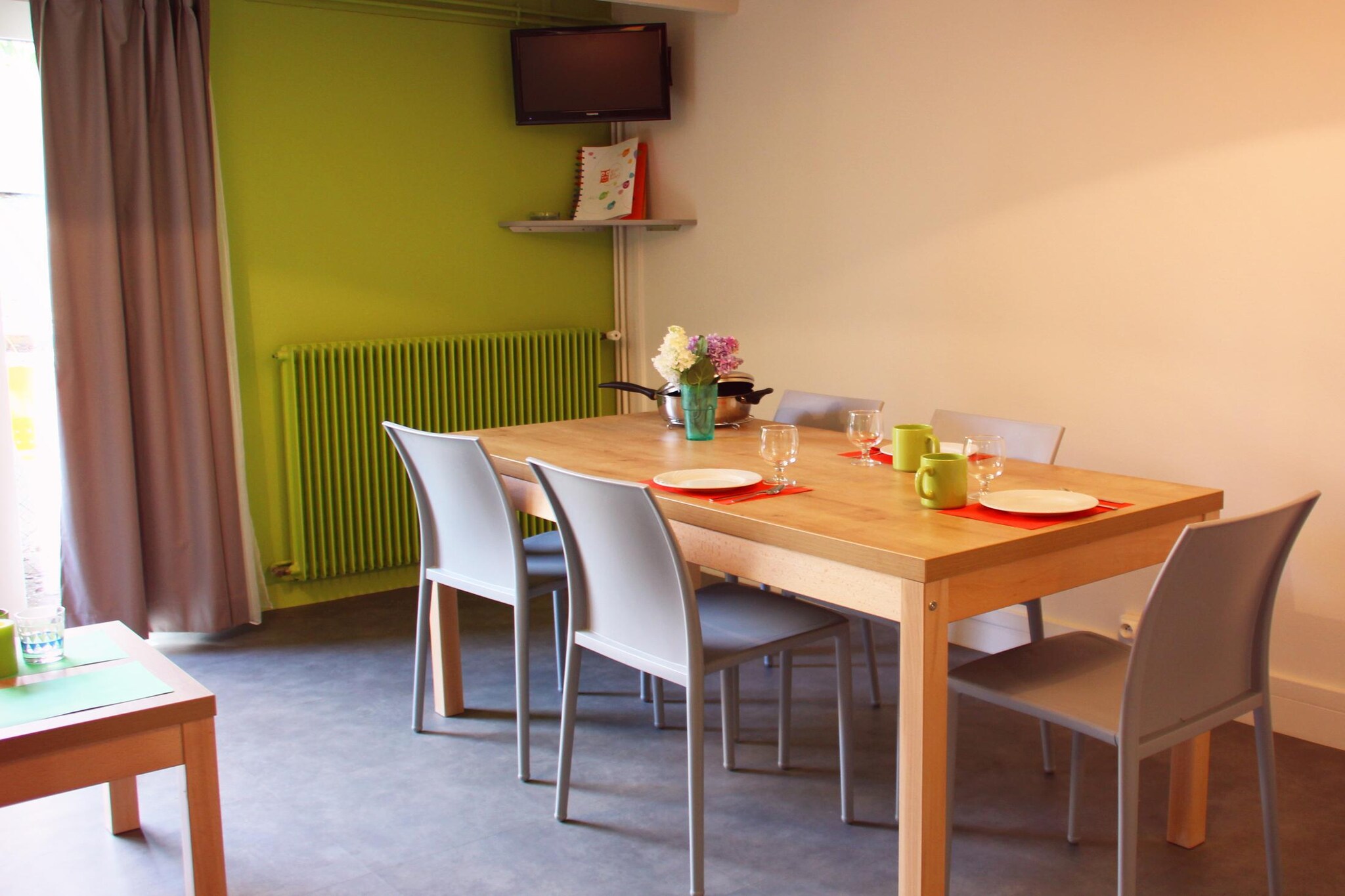 Ground floor: (open kitchen(electric kettle, oven, microwave, dishwasher, fridge-freezer, dishes and cutlery), Living/bed room(double sofa bed(140 x 200 cm), TV, dining table, seating area), bedroom(single bed, single bed), bathroom(shower, toilet))\n\nOn the 1st floor: (bedroom(single bed(80 x 190 cm), single bed(80 x 190 cm)), bedroom(double bed(140 x 200 cm)), bathroom(shower))\n\nbicycle storage, parking, swimming pool(indoor), tennis court