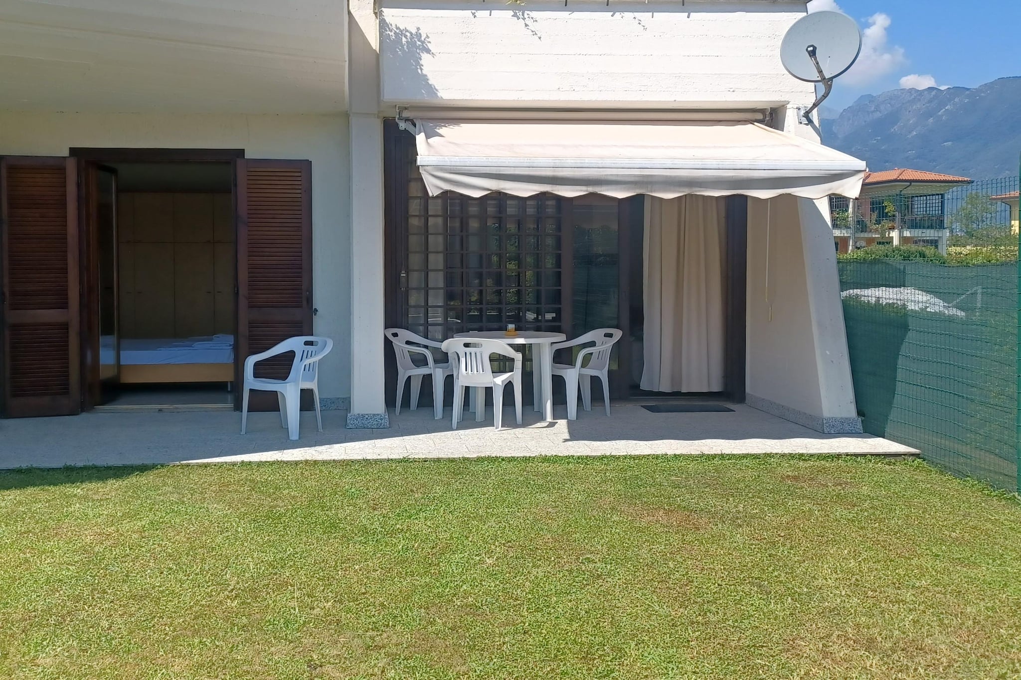 An optional utilities and service fee of EUR 150,00 will be charged before your arrival. Details are given below.<br> This nice apartment on Lake Maggiore features an attractive well-furnished garden where you can start the day with a tasty breakfast. It is an ideal option for relaxing vacations with your partner. The Lago Maggiore is surrounded by pleasant villages with nice shops, restaurants and terraces. There are various swimming beaches and you can also practice different water sports. The Centers of Baveno, Stresa and Verbania are nearby and the nearest restaurant is no more than 2 km from the property. The stay has an open kitchen with dishwasher. <br><b> Optional Utilities & Service Package </b><br><b> An optional utilities and service package of EUR 150,00 </b> can be selected prior to your arrival. You will receive a separate communication with the payment link should you wish to include it.<br>This package ensures a seamless stay and conveniently covers services such as final cleaning, utility consumption, service support, and protection against minor damages or incidental costs during your stay.<br>Guests who prefer may manage these services independently, provided the property is returned in good order at check-out.