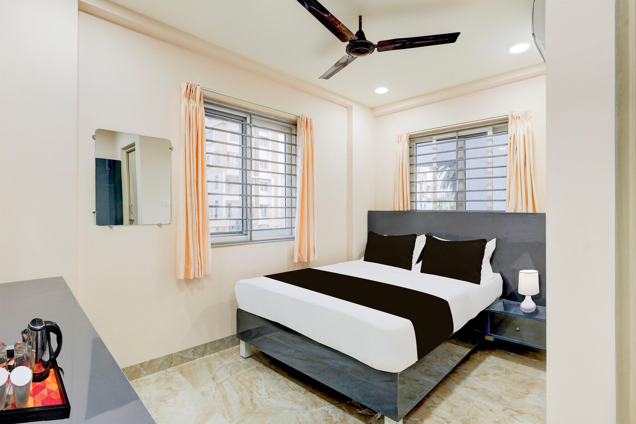 Ground floor: (bedroom(double bed, TV, seating area, air conditioning, lift, Towels incl., telephone), bathroom(bathtub or shower, shower, washbasin, toilet, shampoo, body soap, hot water))