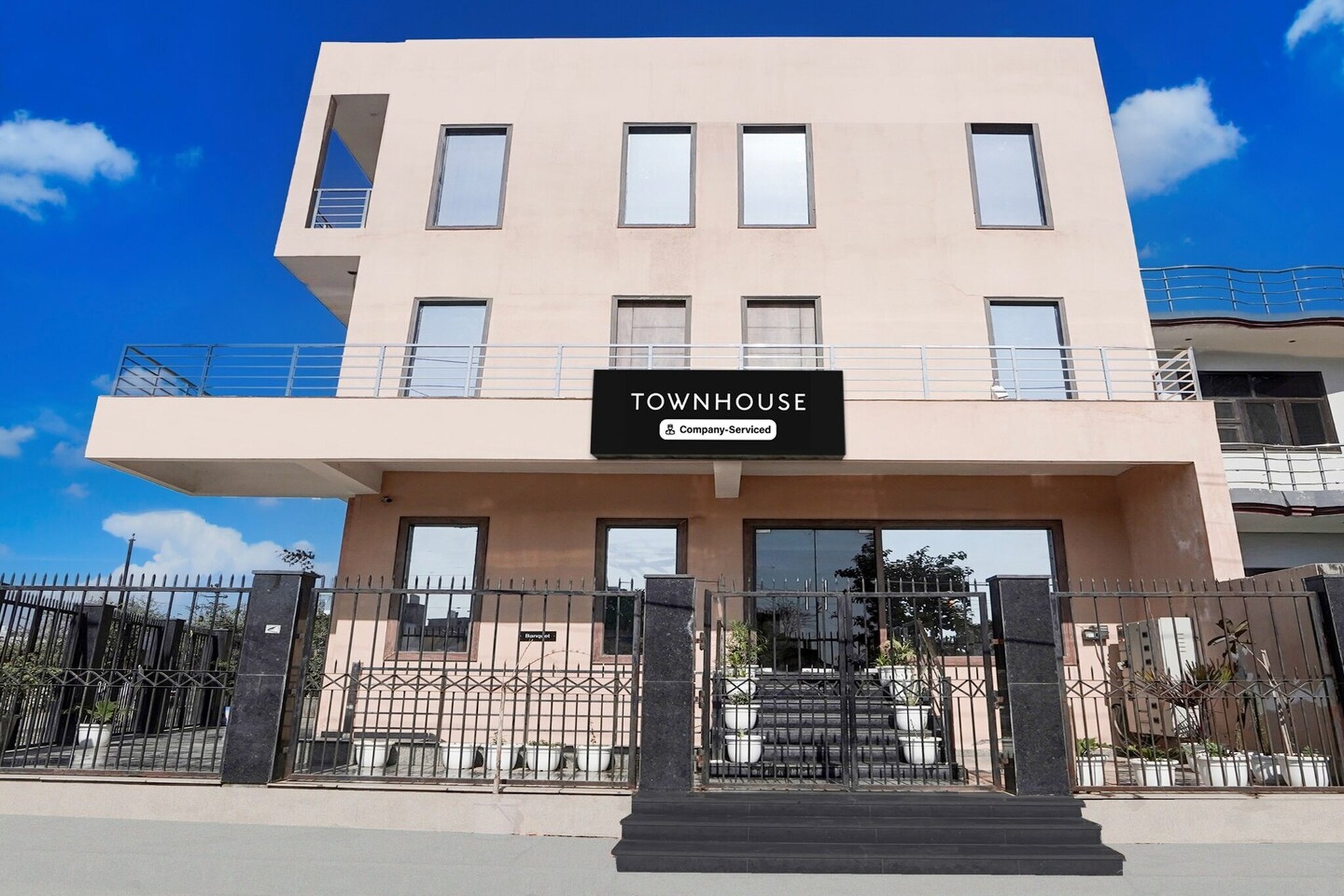 Cosy Stays at Taj Nagri Basai by Royal Empire