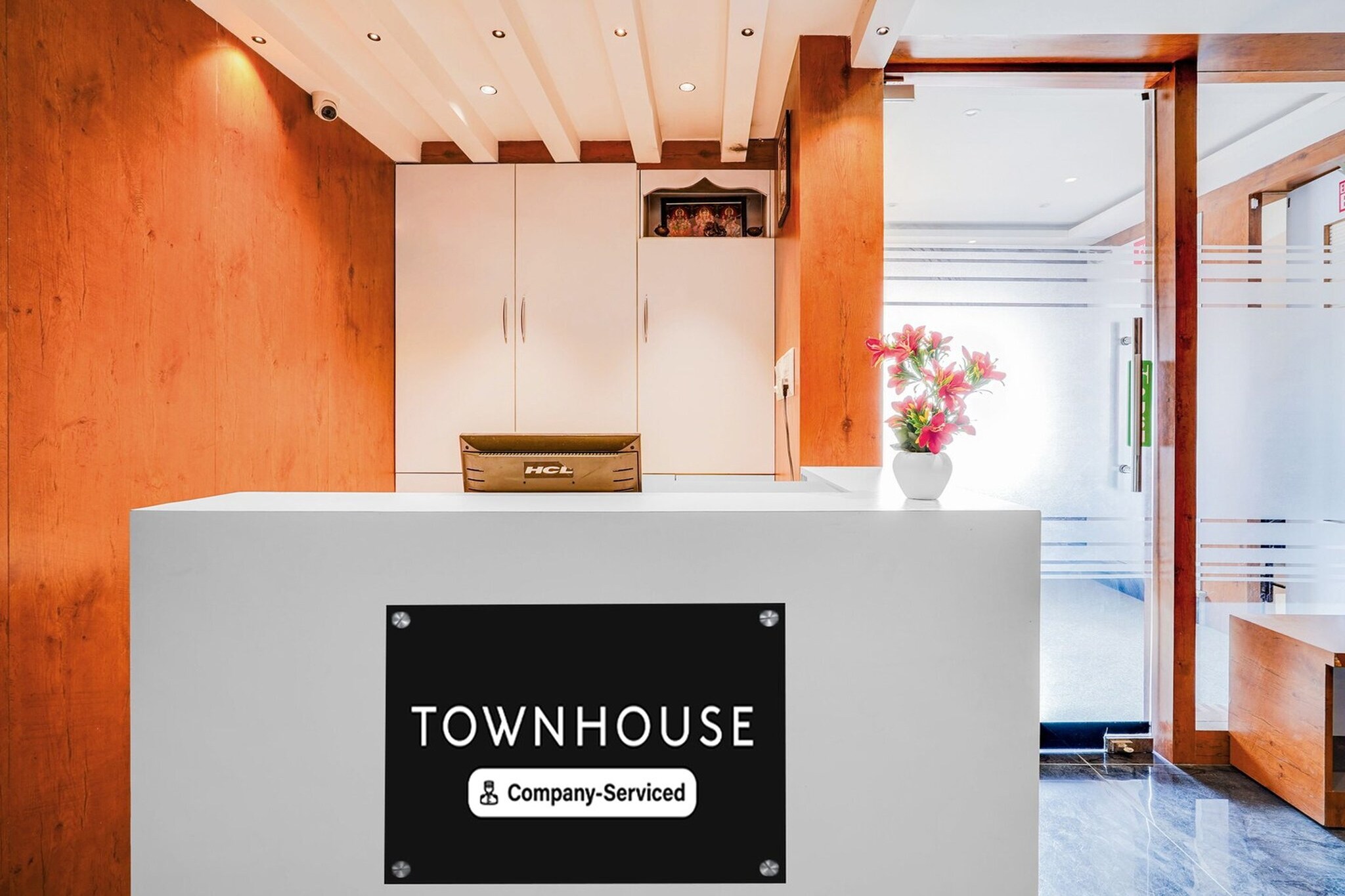 Ground floor: (bedroom(double bed, TV, seating area, air conditioning, lift, Towels incl., telephone), bathroom(bathtub or shower, shower, washbasin, toilet, shampoo, body soap, hot water))