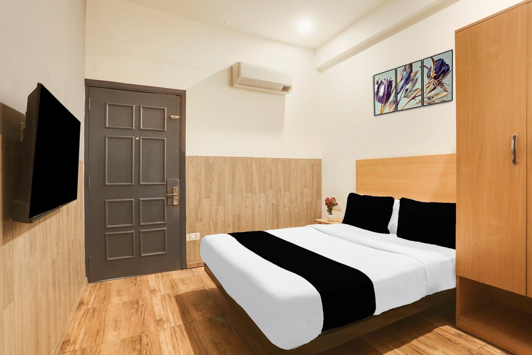 Comfortable Accommodations: Elite Stays at Jagatpura Railway Station in Jaipur offers family rooms with air-conditioning, private bathrooms, and free WiFi throughout the property. Each room includes a work desk, seating area, TV, and free toiletries. Dining Experience: The family-friendly restaurant serves Indian cuisine for lunch and dinner. Guests can enjoy a continental breakfast each morning. The on-site lounge provides a relaxing space for unwinding. Convenient Facilities: The hotel features a shared kitchen, 24-hour front desk, and free on-site parking. Additional amenities include a elevator, meeting rooms, and full-day security. Prime Location: Located 3281 feet from Jaipur International Airport, the hotel is near attractions such as Govind Dev Ji Temple (5 mi) and City Palace (7.5 mi). A supermarket is also in the surrounding area.
Unmarried couples are warmly welcome at this property.
Guests with local ID proof are warmly welcome.
Early Check-In Policy: A full day’s room rate will be charged for check-ins before 6:00 AM. Complimentary early check-in is available between 6:00 AM and 10:00 AM, subject to room availability.
Check-in is only available to guests aged 18 and above. Please provide a government-issued ID to confirm your age.