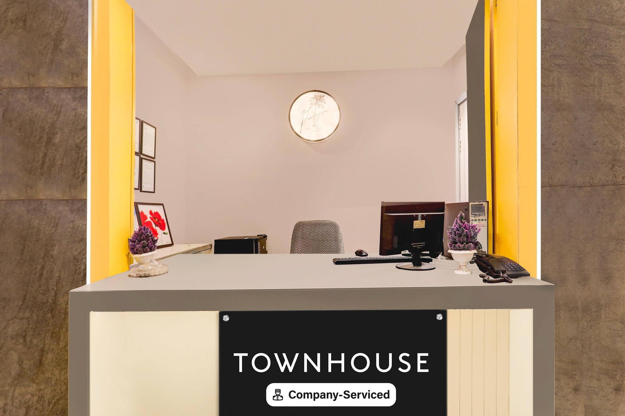 Ground floor: (bedroom(double bed, TV, seating area, air conditioning, Towels incl., telephone), bathroom(bathtub or shower, shower, washbasin, toilet, shampoo, body soap, hot water))