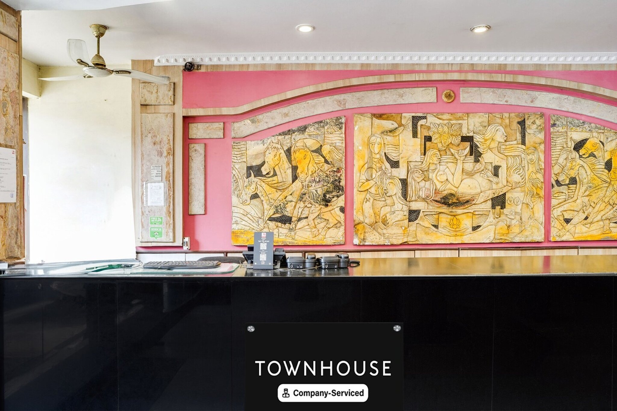 Ground floor: (bedroom(double bed, TV, seating area, air conditioning, lift, Towels incl., Laundry Package for a fee, telephone), bathroom(bathtub or shower, shower, washbasin, toilet, shampoo, body soap, hot water))