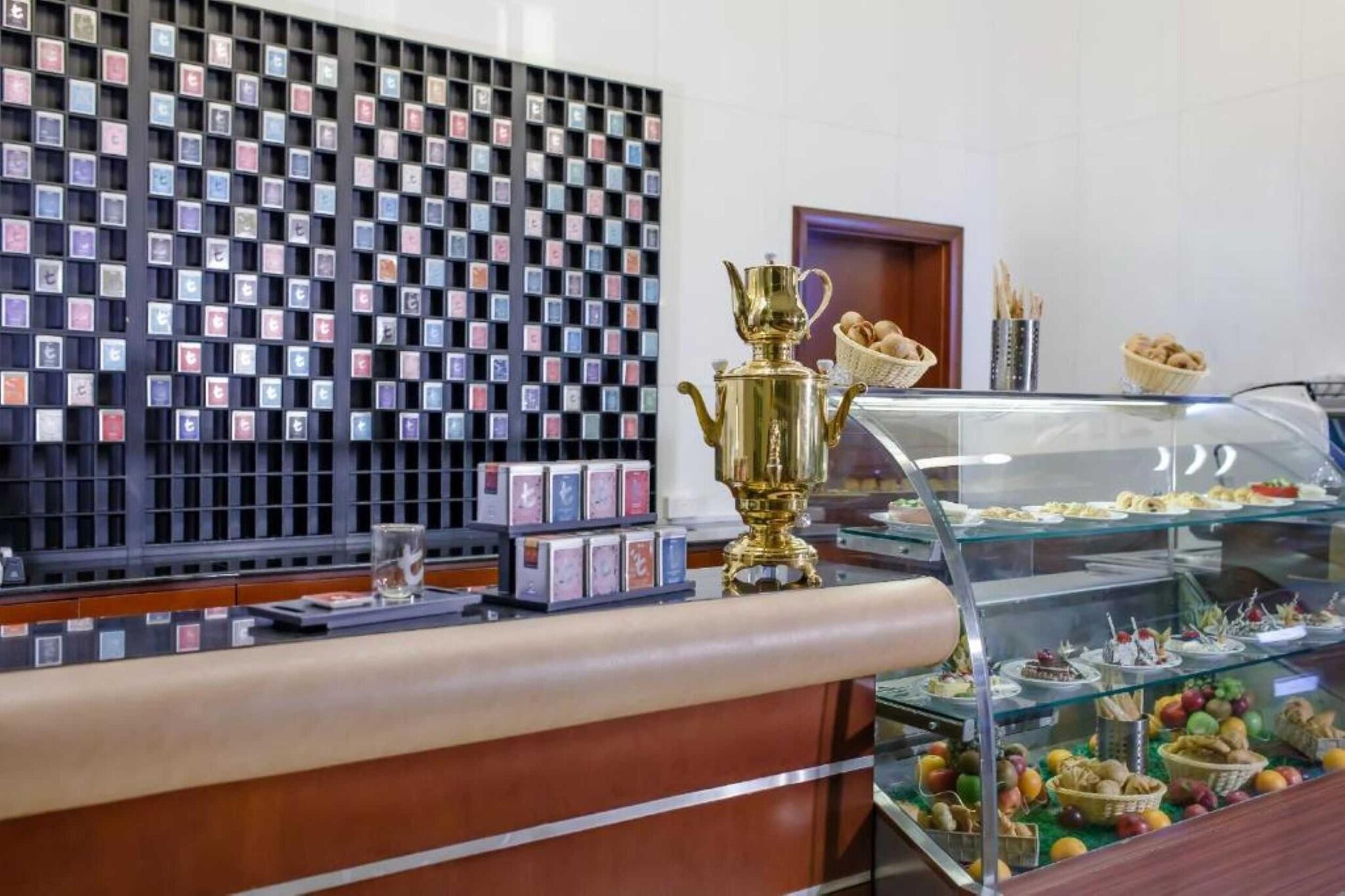 Suite in Fujairah Bay with Rooftop Pools