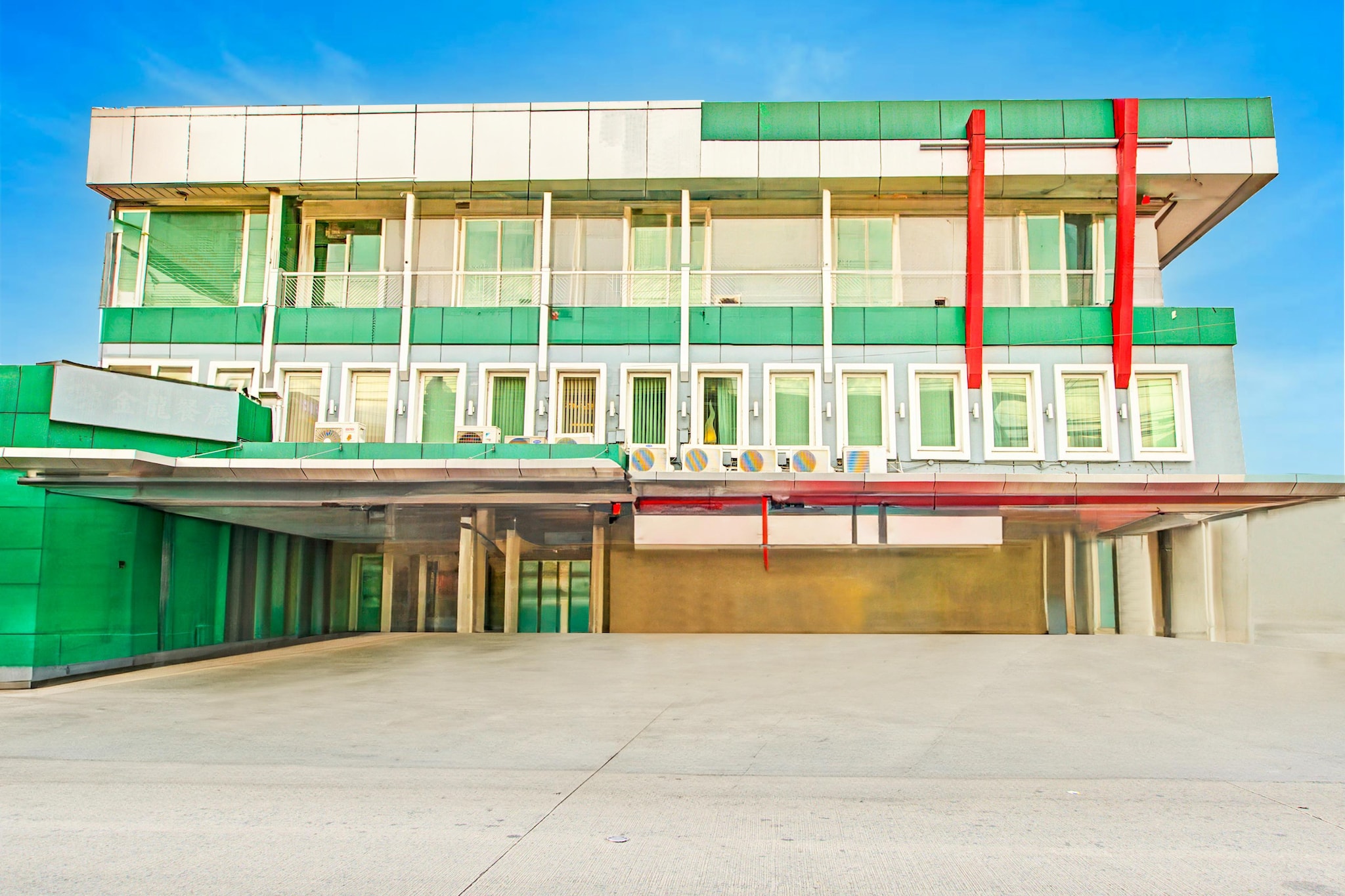 Experience a stylish and relaxing stay at Stylish Superior Suite Stay – Townhouse VIP Suites, nestled in the heart of Makati City. Perfect for couples or solo travelers, this elegant property offers well-appointed rooms with air-conditioning, private bathrooms, a seating area, work desk, and flat-screen TV—ideal for both business and leisure.
Guests can stay connected with complimentary WiFi throughout the hotel and enjoy a seamless stay with convenient amenities including a 24-hour front desk, shared kitchen, on-site minimarket, and inviting outdoor seating area.
Start your day with a continental or à la carte breakfast at the family-friendly in-house restaurant, which serves delicious Asian dishes with vegan options available.
Strategically located just 2.5 miles from Ninoy Aquino International Airport and 1.2 miles from Greenbelt Mall, the hotel offers easy access to Manila’s top attractions like World Trade Center Metro Manila and Glorietta Mall. Whether you're shopping, dining, or sightseeing, Chic Classy Double Stay is a perfect base for your Makati adventure.
Couples especially love the location, giving it a rating of 8.4 for a two-person trip.