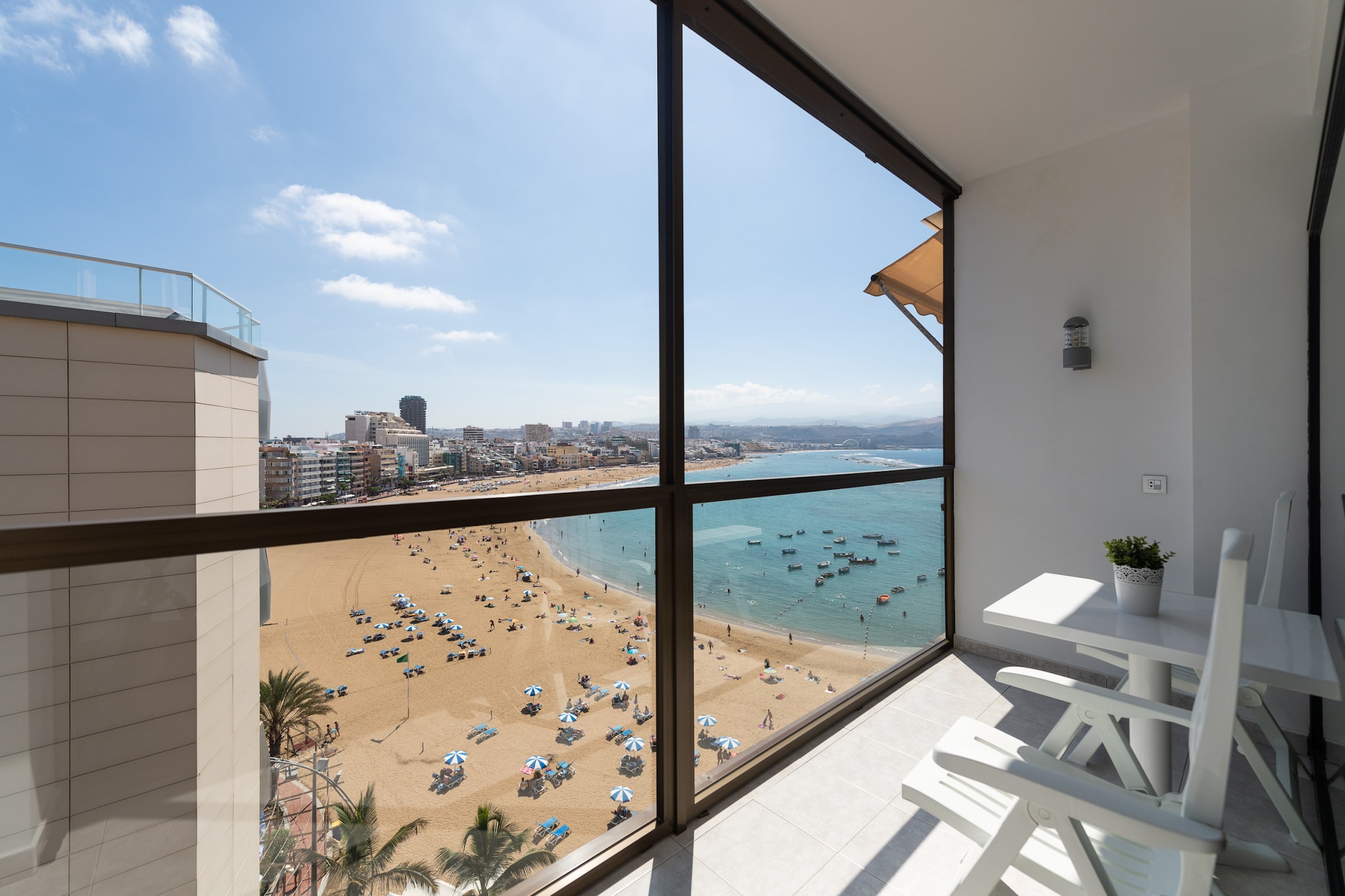 Lovely balcony sea views By CanariasGetaway-Terrasbalkon