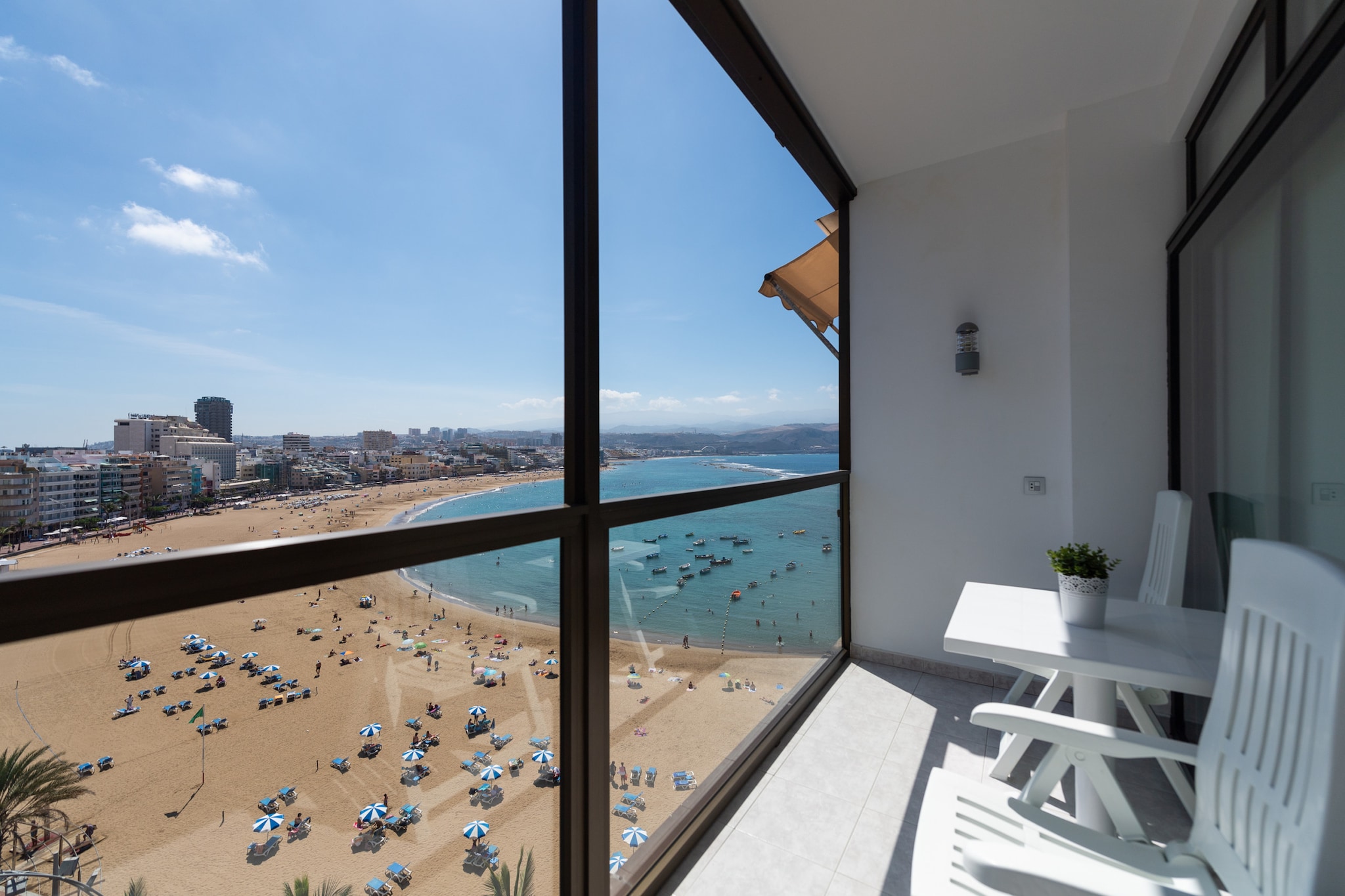 Lovely balcony sea views By CanariasGetaway-Terrasbalkon