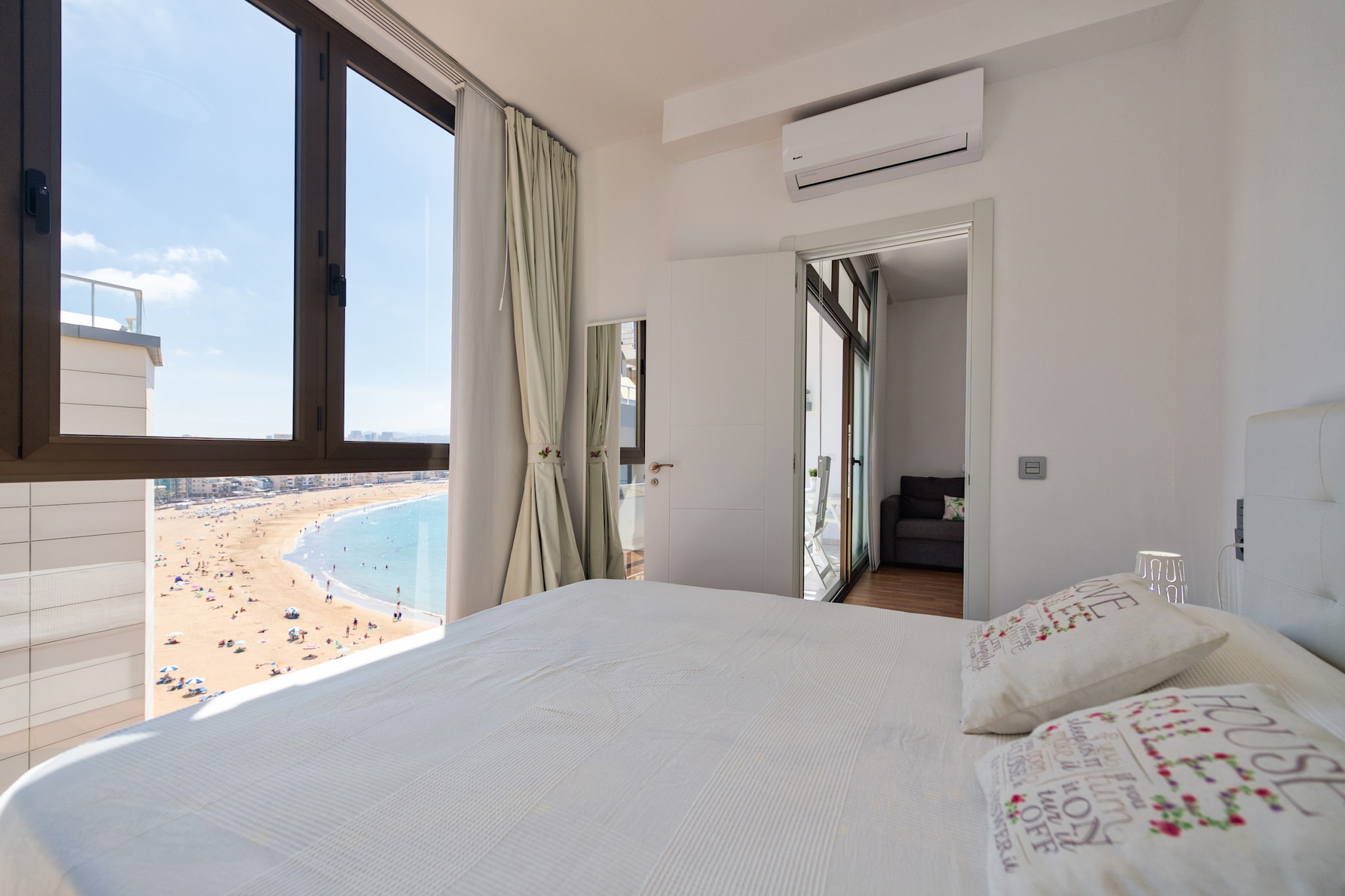Lovely balcony sea views By CanariasGetaway-Slaapkamer