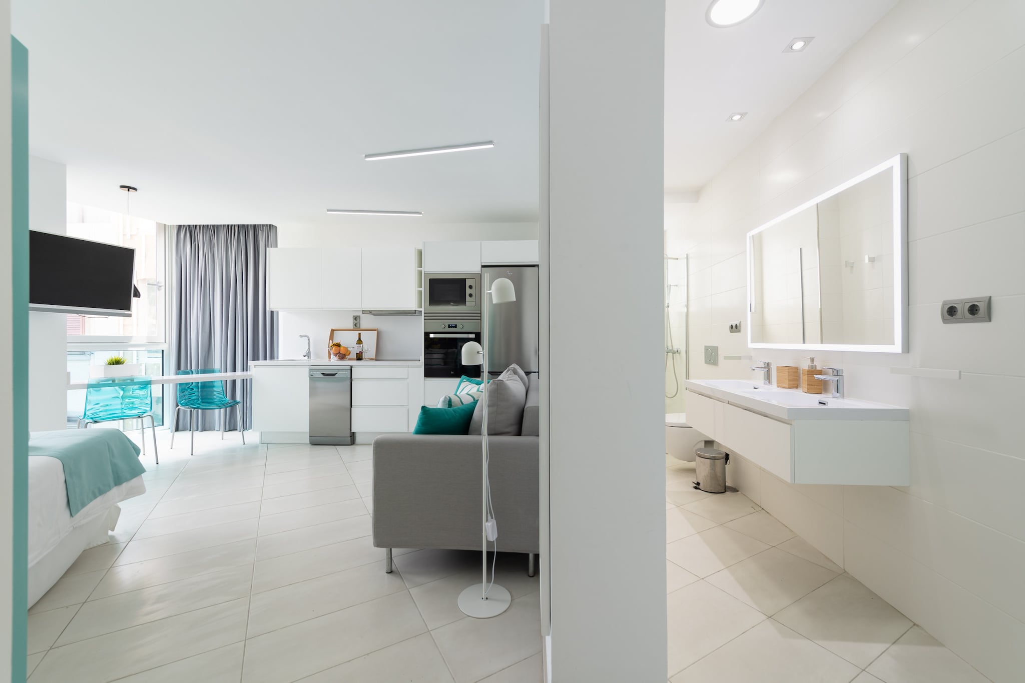 Edison Building 203 By CanariasGetaway-Salon