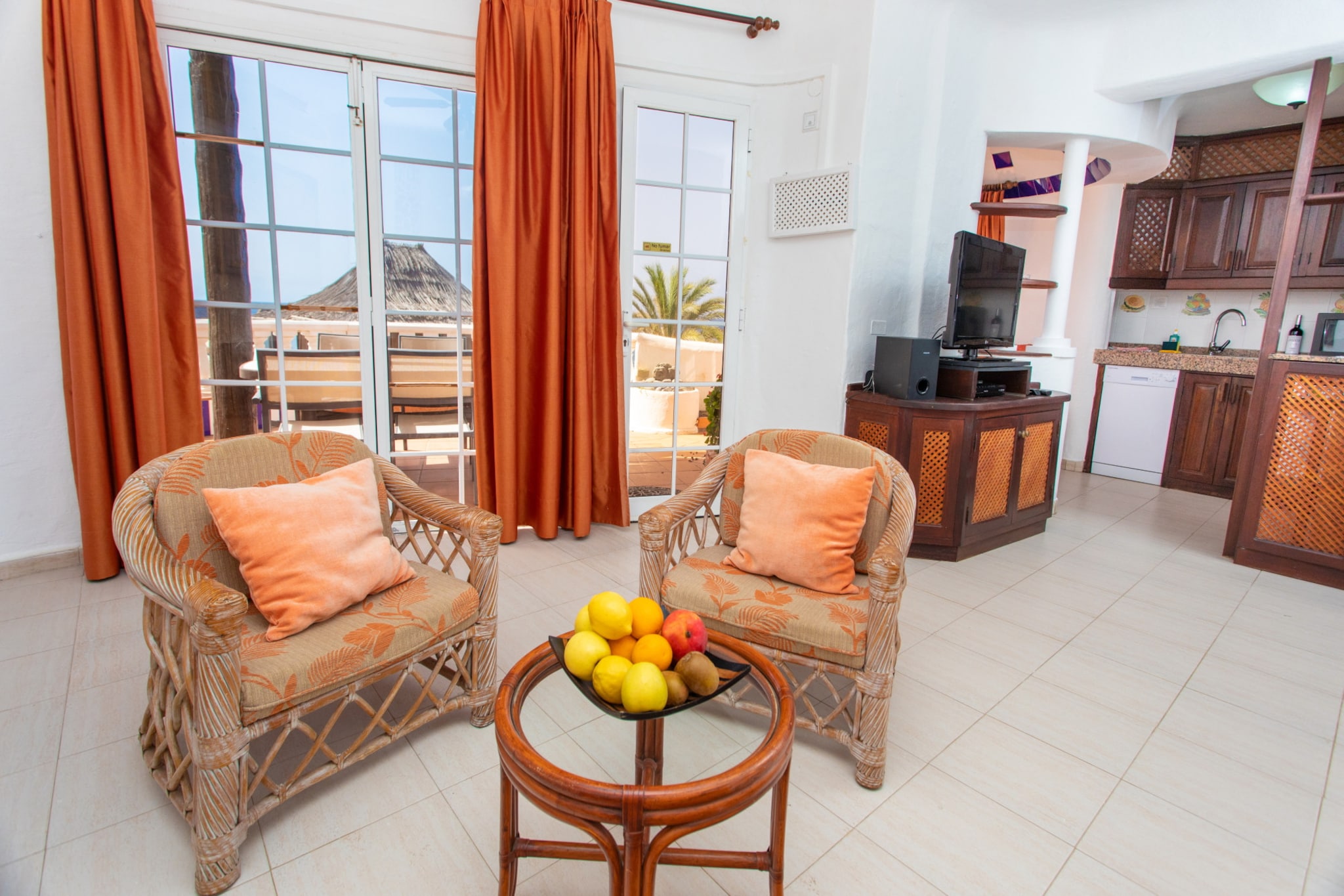 Altamar 28 with terrace&pool By CanariasGetaway-Woonkamer
