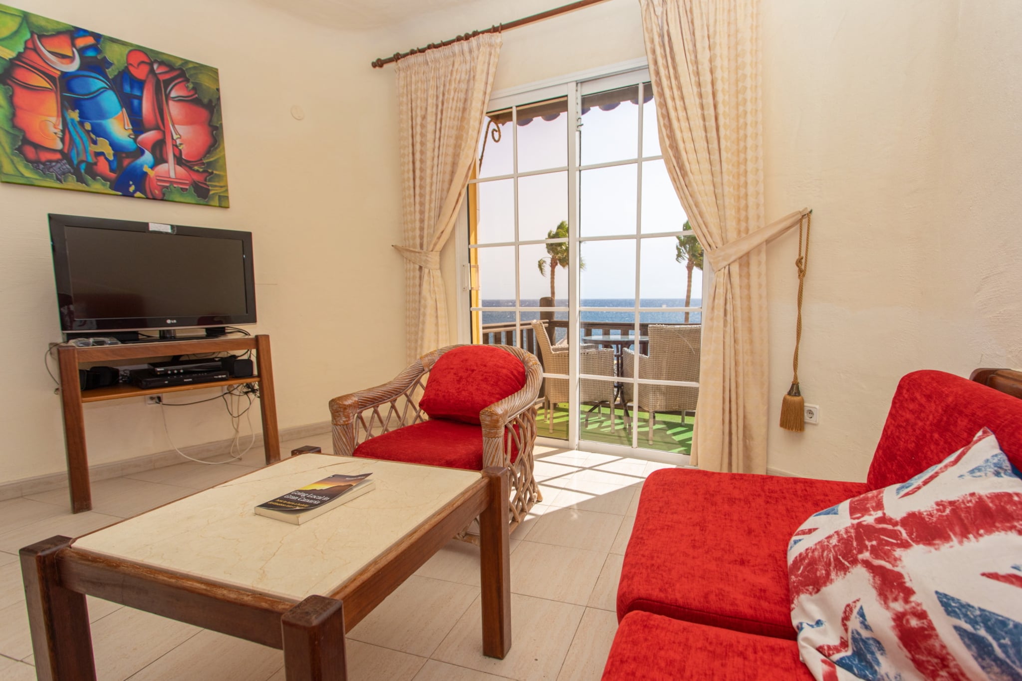Altamar 53 balcony sea views By CanariasGetaway-Woonkamer