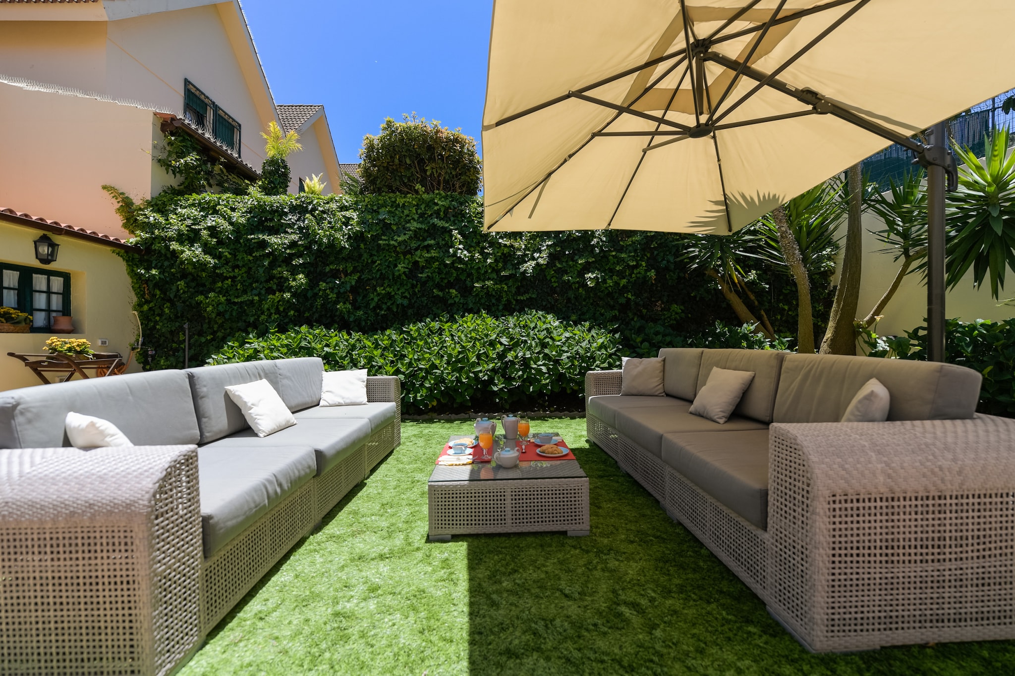 House with cozy garden BBQ and free parking-Extérieur