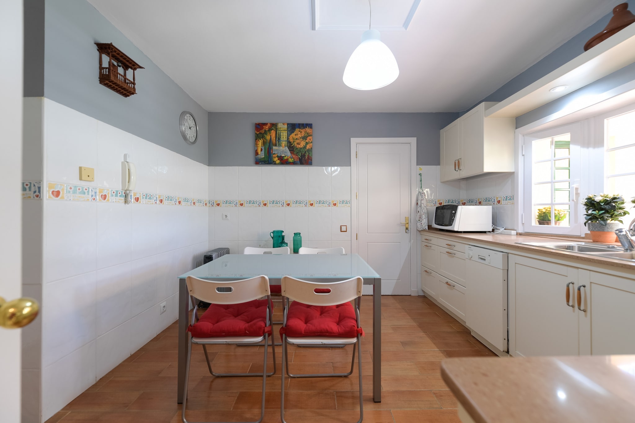 House with cozy garden BBQ and free parking-Cuisine