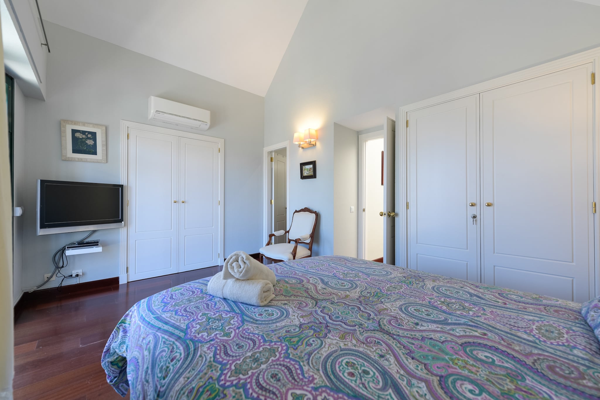 House with cozy garden BBQ and free parking-Chambre