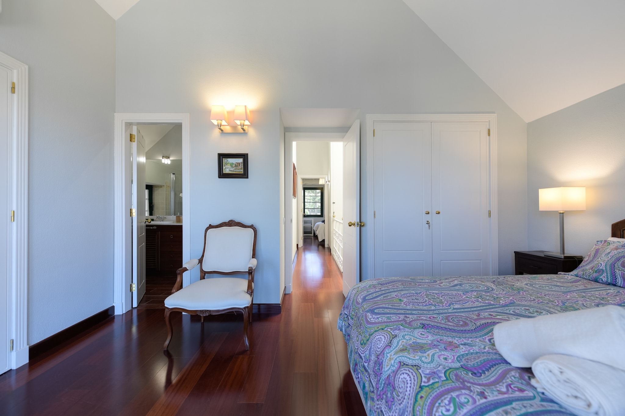 House with cozy garden BBQ and free parking-Chambre