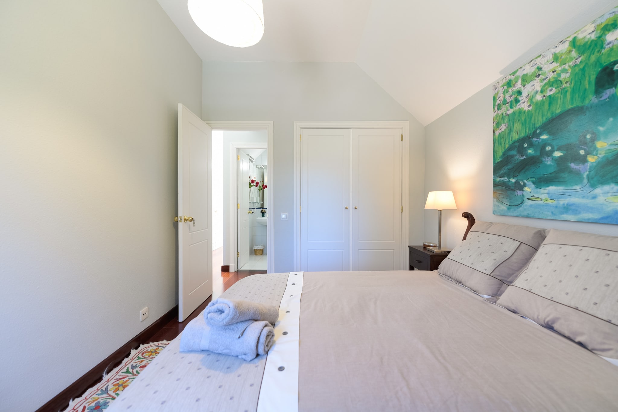 House with cozy garden BBQ and free parking-Chambre