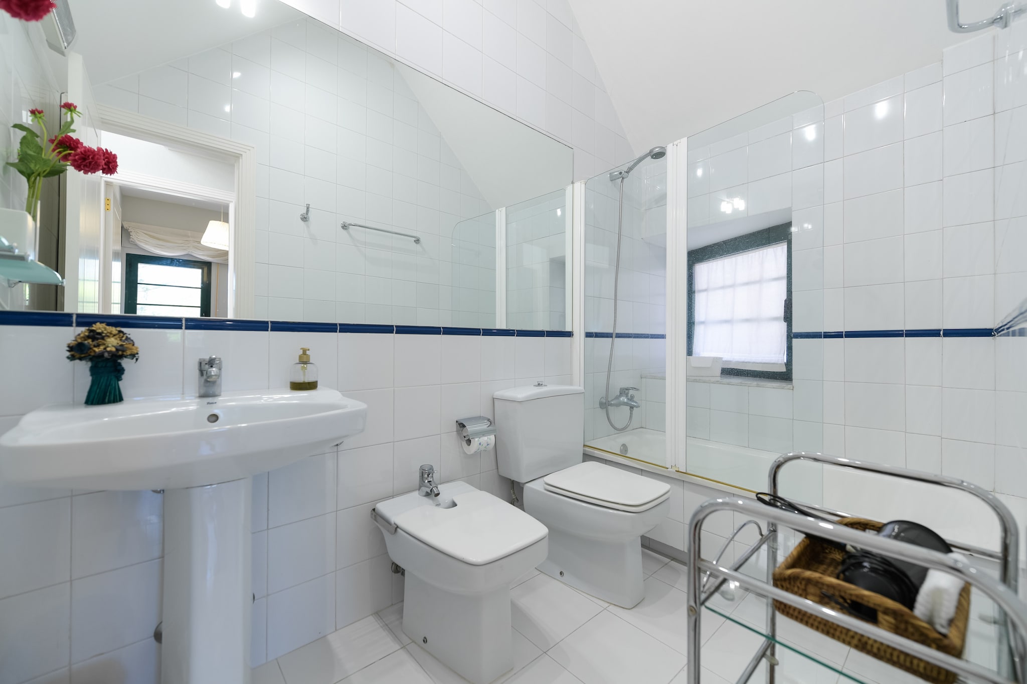 House with cozy garden BBQ and free parking-Salle de bain