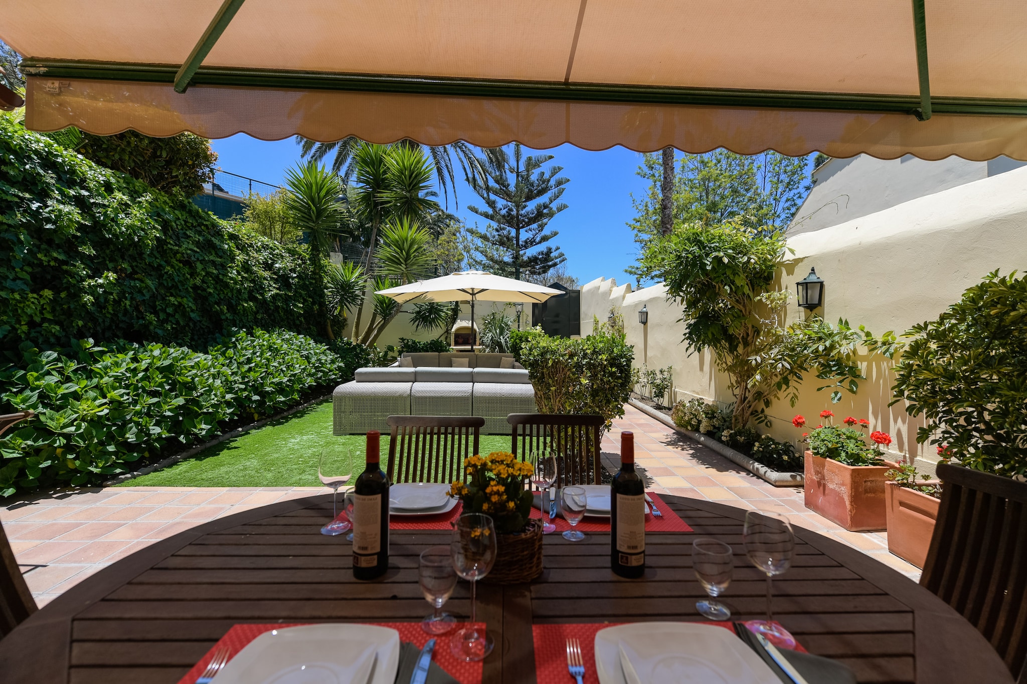 House with cozy garden BBQ and free parking-Terrasse