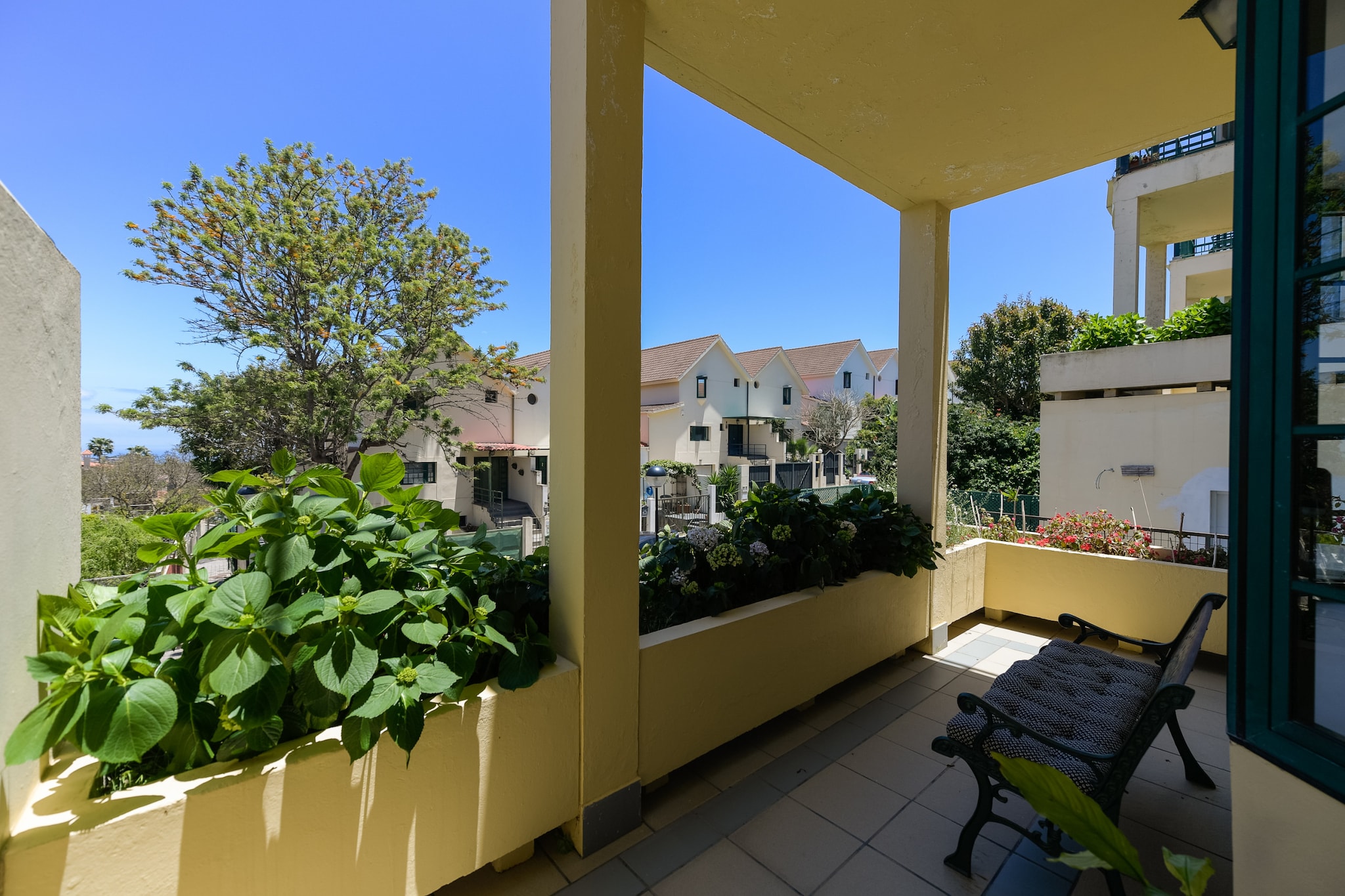 House with cozy garden BBQ and free parking-Extérieur