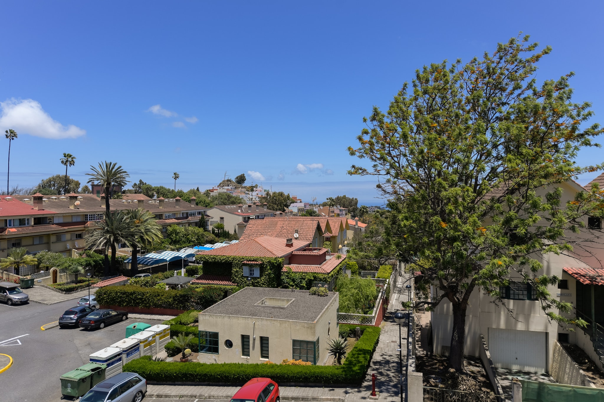 House with cozy garden BBQ and free parking-Extérieur