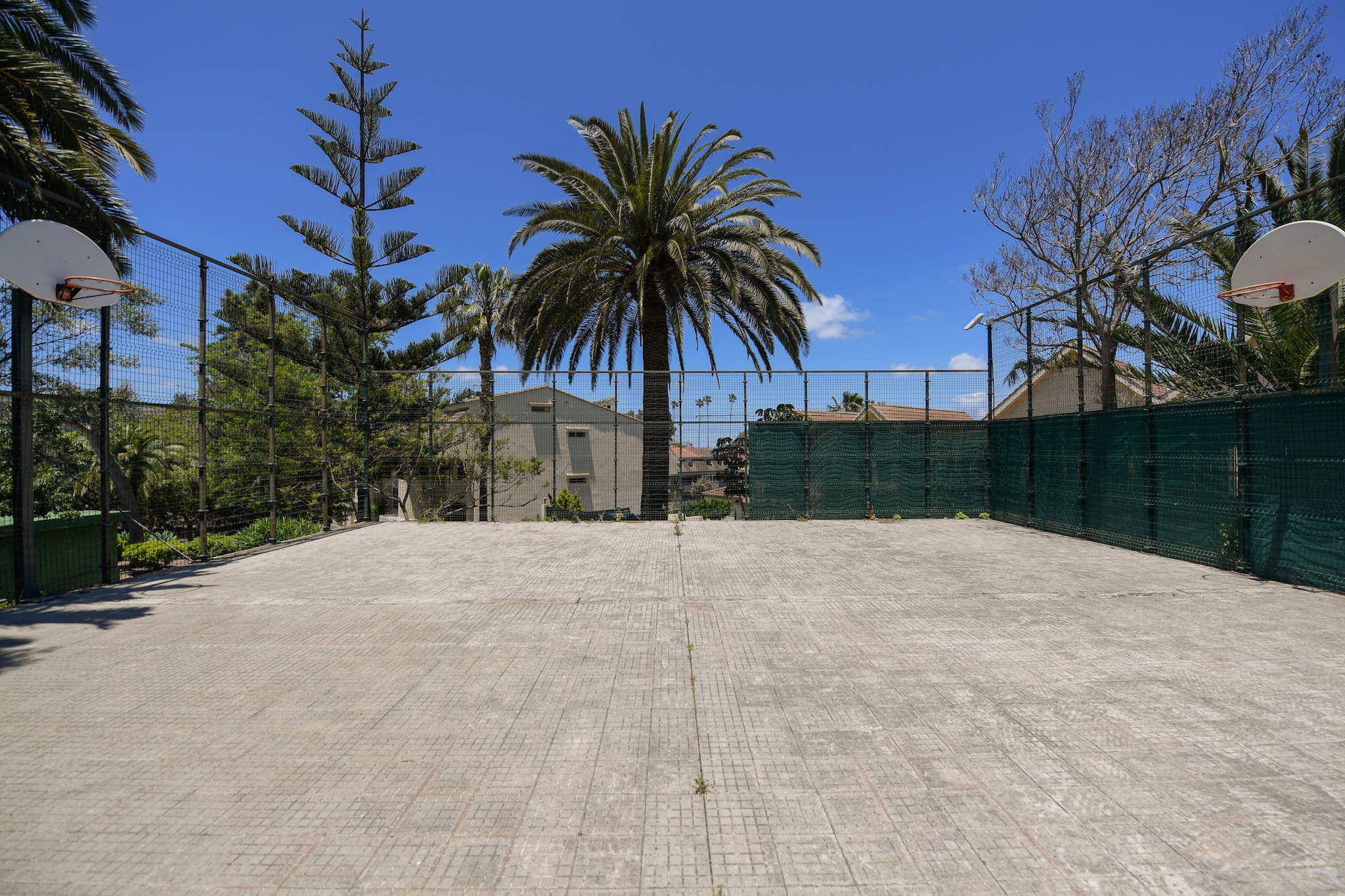House with cozy garden BBQ and free parking-Extérieur