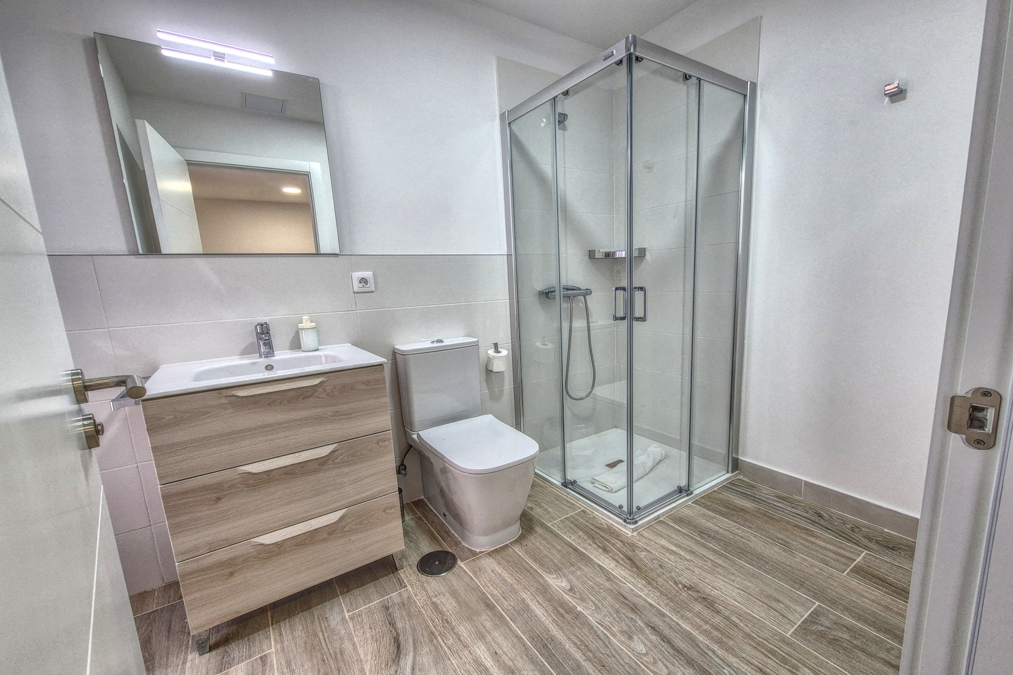 Yan Building 2B BY CanariasGetaway-Salle de bain