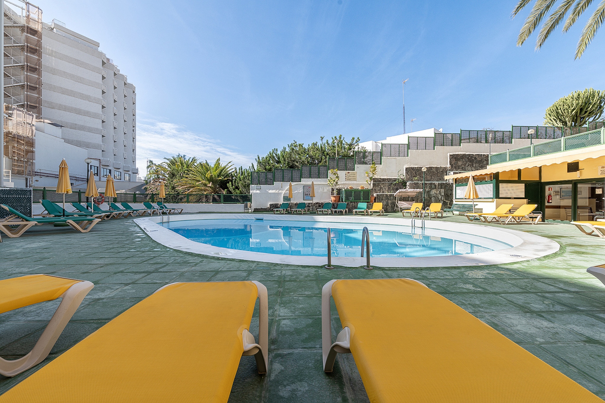 Beach View Apartment II-Zwembad