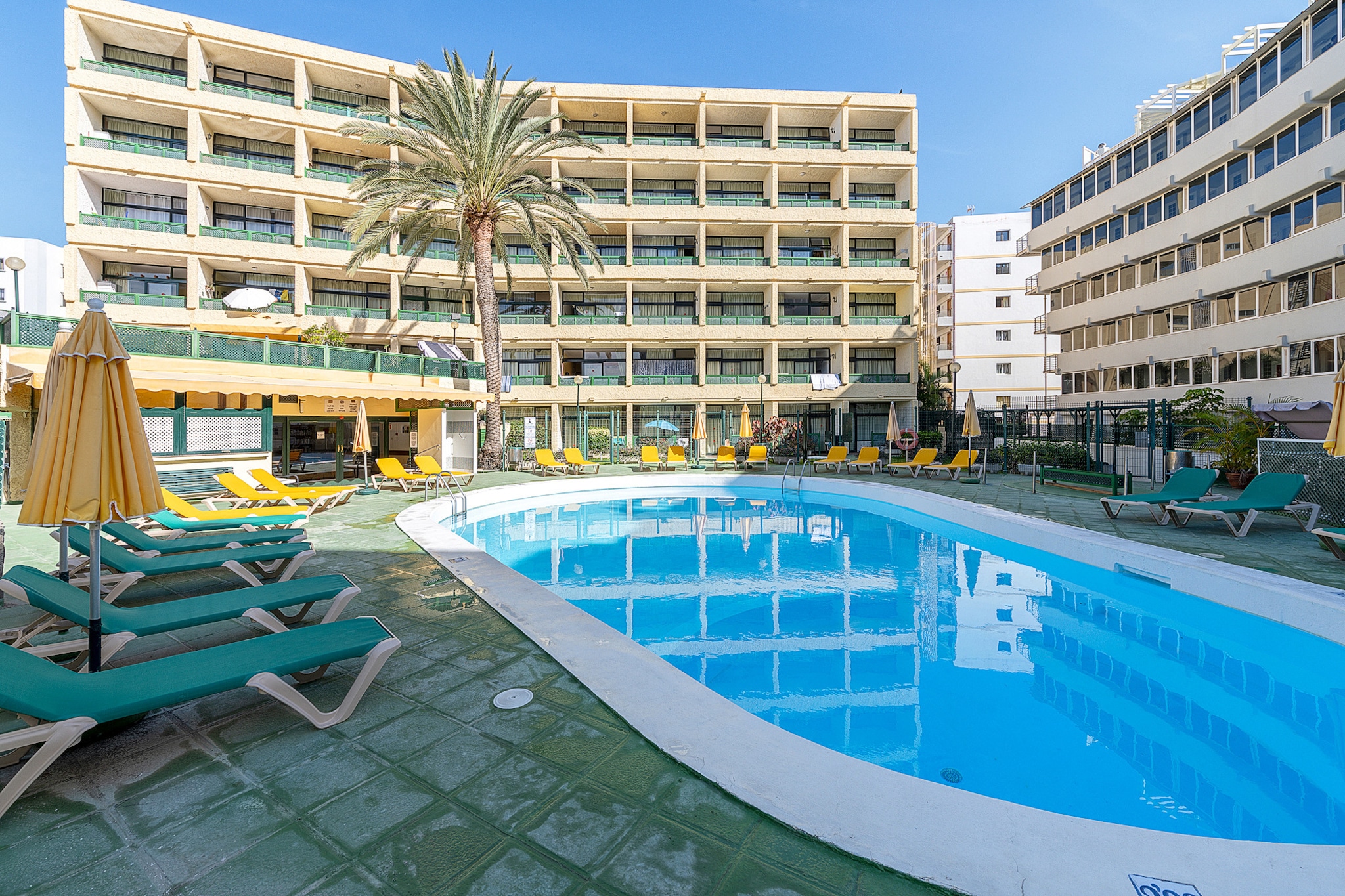 Beach View Apartment II-Zwembad