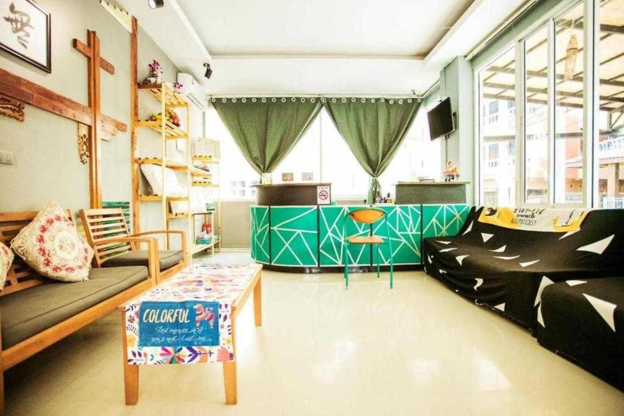 Elegant DBL Escape | Just Steps from Patong Shore is located in Patong Beach, 3.8 km from Simon Cabaret, Phuket and 10 km from Prince of Songkla University. The 3-star hotel features free WiFi and a shared lounge. Chinpracha House is 14 km from the hotel and Thai Hua Museum is 14 km away. Popular points of interest near Collection O Patong Beach Phuket formerly RQ Hotel include Patong Beach, Patong Boxing Stadium and Jungceylon Shopping Center. Phuket International Airport is 35 km from the property.