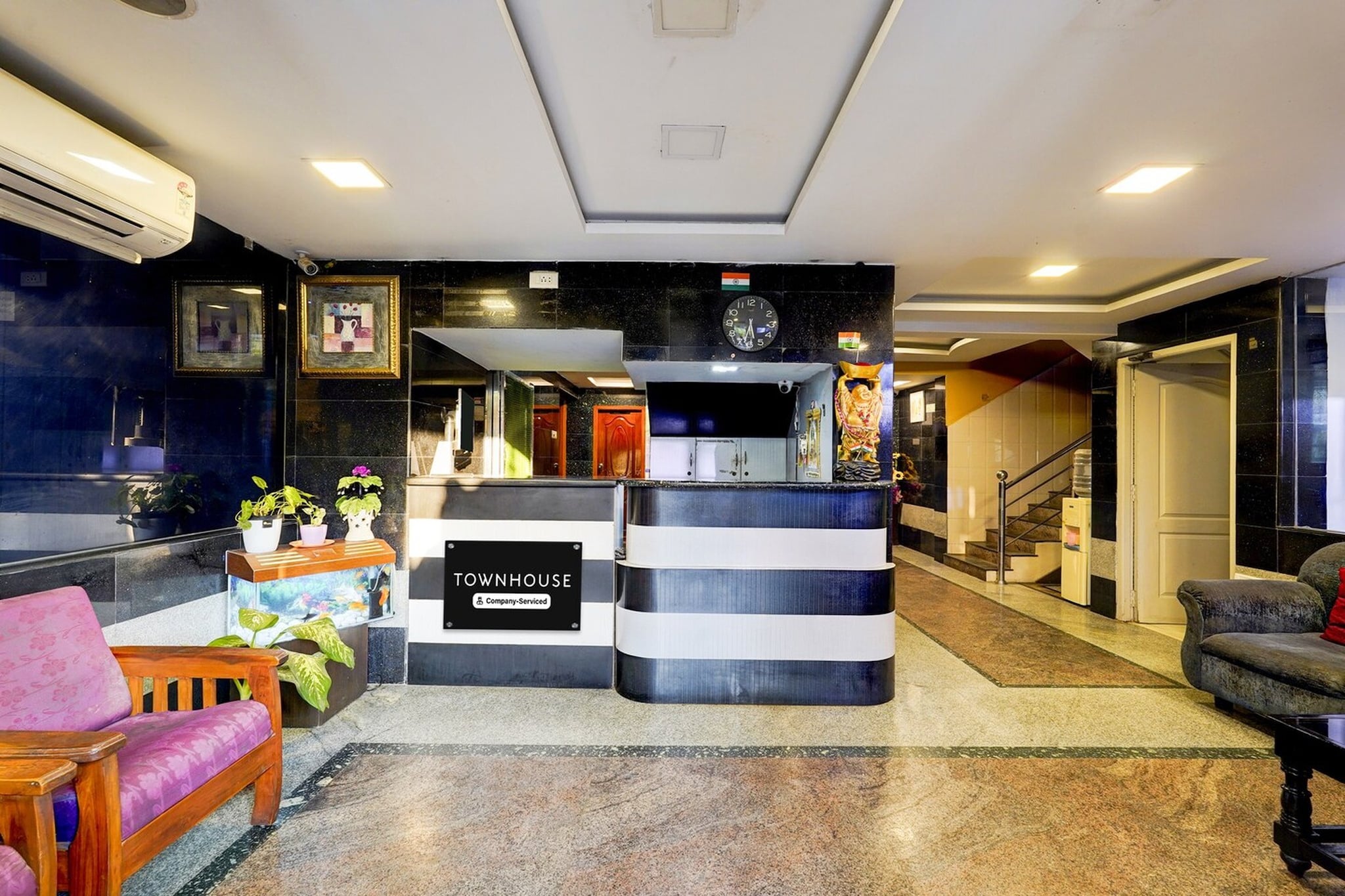 Ground floor: (bedroom(double bed, TV, seating area, air conditioning, lift, Towels incl., telephone), bathroom(bathtub or shower, shower, washbasin, toilet, shampoo, body soap, hot water))