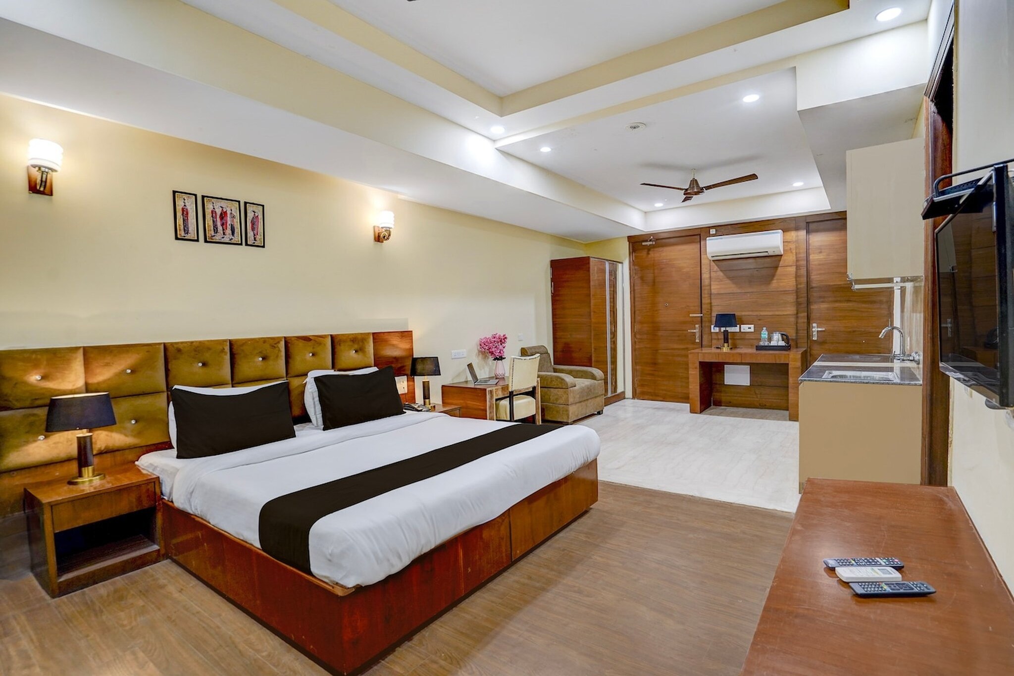 Located within 7.3 km of WorldMark Gurgaon and 10 km of MG Road, Super Townhouse Sector 47 Near Medanta provides rooms with air conditioning and a private bathroom in Gurgaon. With free WiFi, this 4-star hotel offers room service and a 24-hour front desk. The hotel features family rooms.
Guest rooms at the hotel are equipped with a seating area, a flat-screen TV with satellite channels and a private bathroom with free toiletries and a bath or shower. All rooms include a desk.
Qutub Minar is 28 km from Super Townhouse Sector 47 Near Medanta, while Rashtrapati Bhavan is 31 km away. Delhi International Airport is 19 km from the property.
Unmarried couples are warmly welcome at this property.
Guests with local ID proof are warmly welcome.
Early Check-In Policy: A full day’s room rate will be charged for check-ins before 6:00 AM. Complimentary early check-in is available between 6:00 AM and 10:00 AM, subject to room availability.