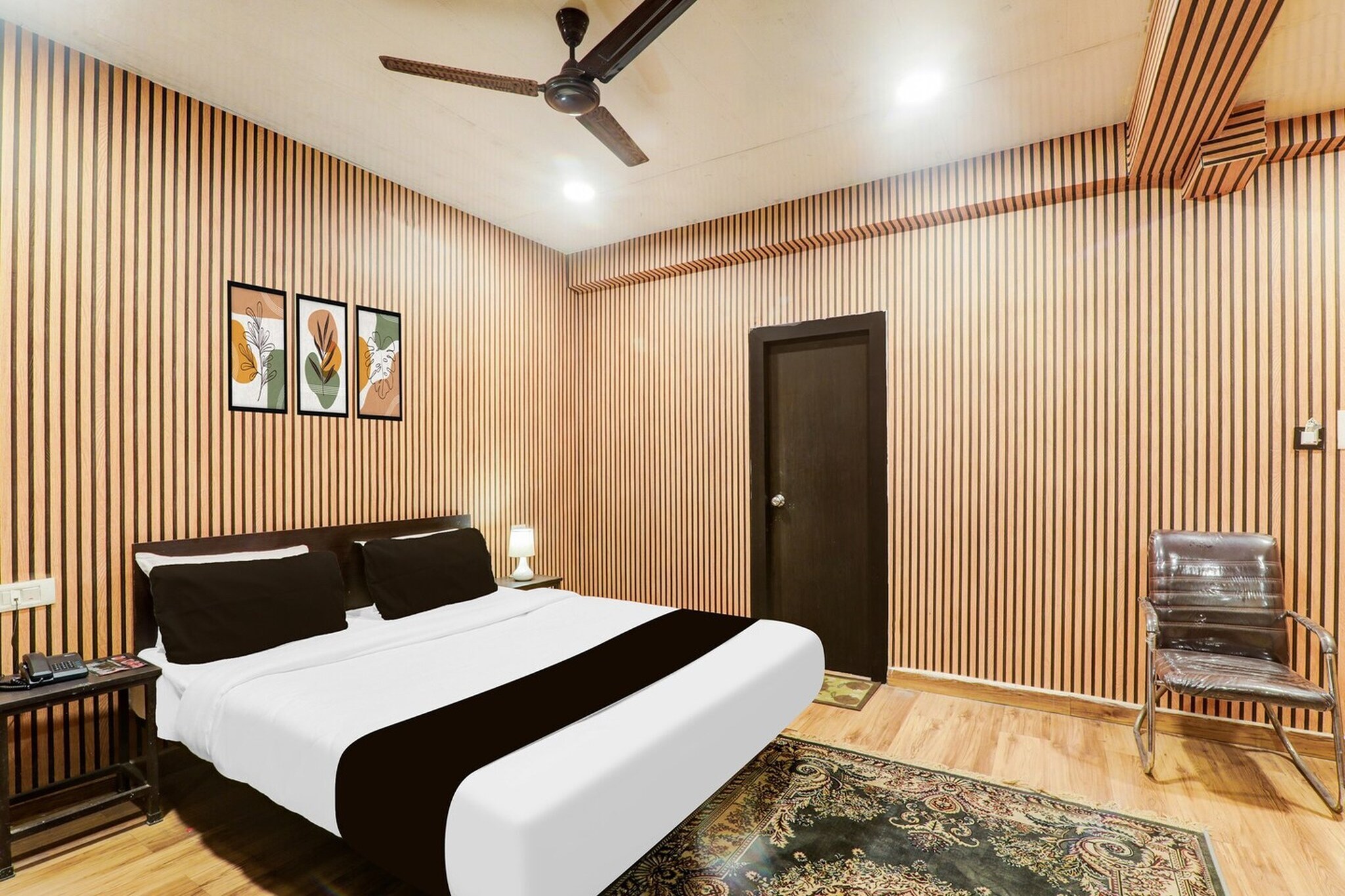 Situated in KaliÄnpur, Uttar Pradesh region, Super Townhouse Awas Vikas Kalyanpur is set 10 km from KÄnpur Central Station. Among the facilities of this property are a restaurant, a shared kitchen and room service, along with free WiFi throughout the property. The hotel has a hot spring bath and luggage storage space.
All rooms at the hotel are fitted with a seating area, a flat-screen TV with satellite channels and a private bathroom with free toiletries and a bath or shower. All units at Super Townhouse Awas Vikas Kalyanpur have air conditioning and a desk.
Guests at the accommodation can enjoy a continental breakfast.
Staff at the 24-hour front desk speak English and Hindi.
Kanpur Airport is 14 km from the property.
Unmarried couples are warmly welcome at this property.
Guests with local ID proof are warmly welcome.
Apologies, but we are currently unable to host foreign nationals at this property.
Early Check-In Policy: A full day’s room rate will be charged for check-ins before 6:00 AM. Complimentary early check-in is available between 6:00 AM and 10:00 AM, subject to room availability.
Check-in is only available to guests aged 18 and above. Please provide a government-issued ID to confirm your age.