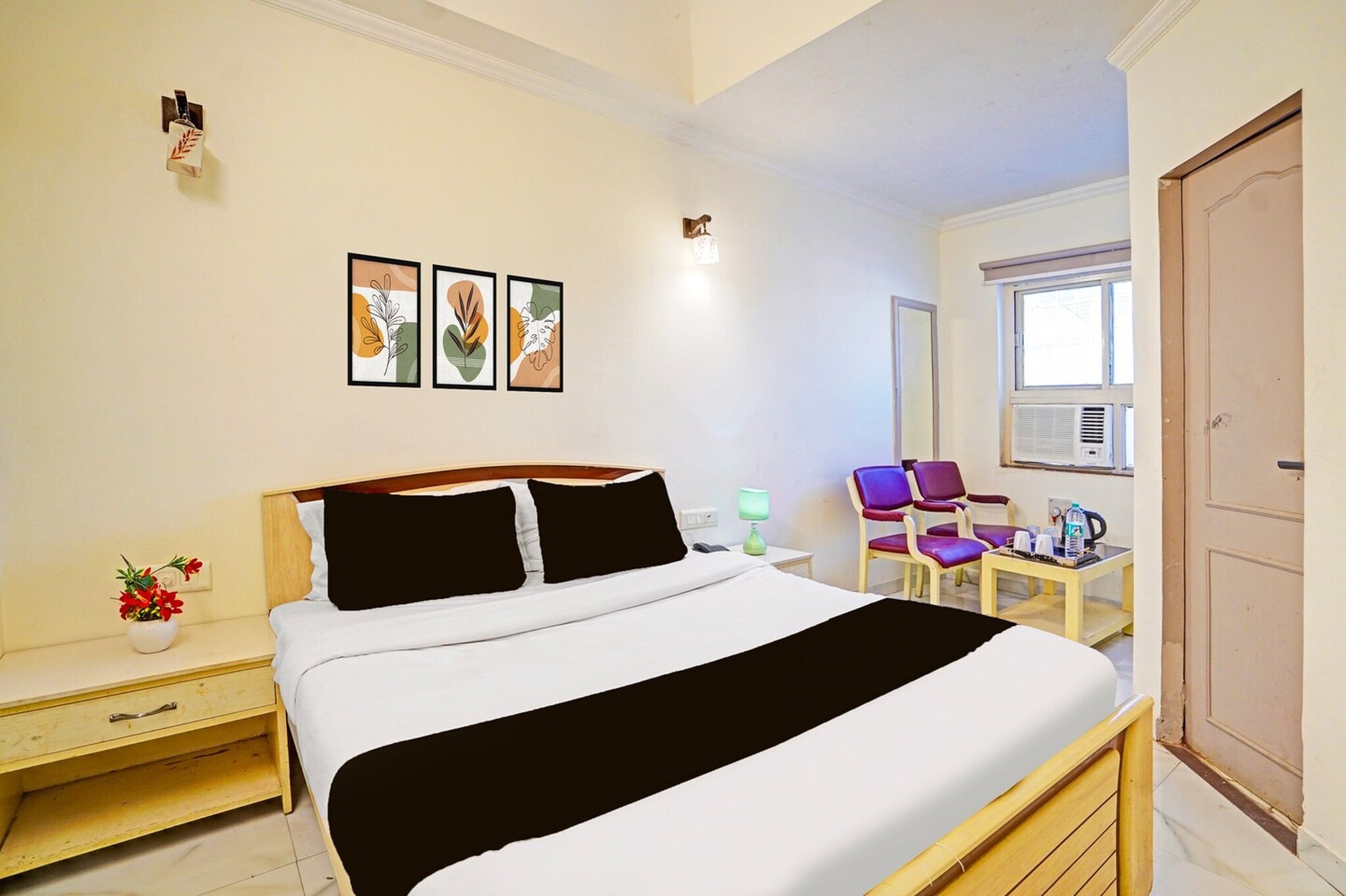 Set within 6.9 km of Govind Dev Ji Temple and 7.1 km of Jaipur Railway Station, Super Townhouse Oak Nirman Nagar Mansarovar Formerly The Tulip Regency offers rooms with air conditioning and a private bathroom in Jaipur. Among the facilities of this property are a restaurant, room service and a 24-hour front desk, along with free WiFi throughout the property. The property is non-smoking and is situated 9 km from Birla Mandir Temple, Jaipur.
The units at the hotel come with a seating area, a flat-screen TV with satellite channels and a private bathroom with free toiletries and a bath or shower. The rooms feature a desk.
A continental breakfast is available at Super Townhouse Oak Nirman Nagar Mansarovar Formerly The Tulip Regency.
City Palace is 11 km from the accommodation, while Jantar Mantar, Jaipur is 11 km away. Jaipur International Airport is 10 km from the property.
Unmarried couples are warmly welcome at this property.
Guests with local ID proof are warmly welcome.
Early Check-In Policy: A full day’s room rate will be charged for check-ins before 6:00 AM. Complimentary early check-in is available between 6:00 AM and 10:00 AM, subject to room availability.
Check-in is only available to guests aged 18 and above. Please provide a government-issued ID to confirm your age.